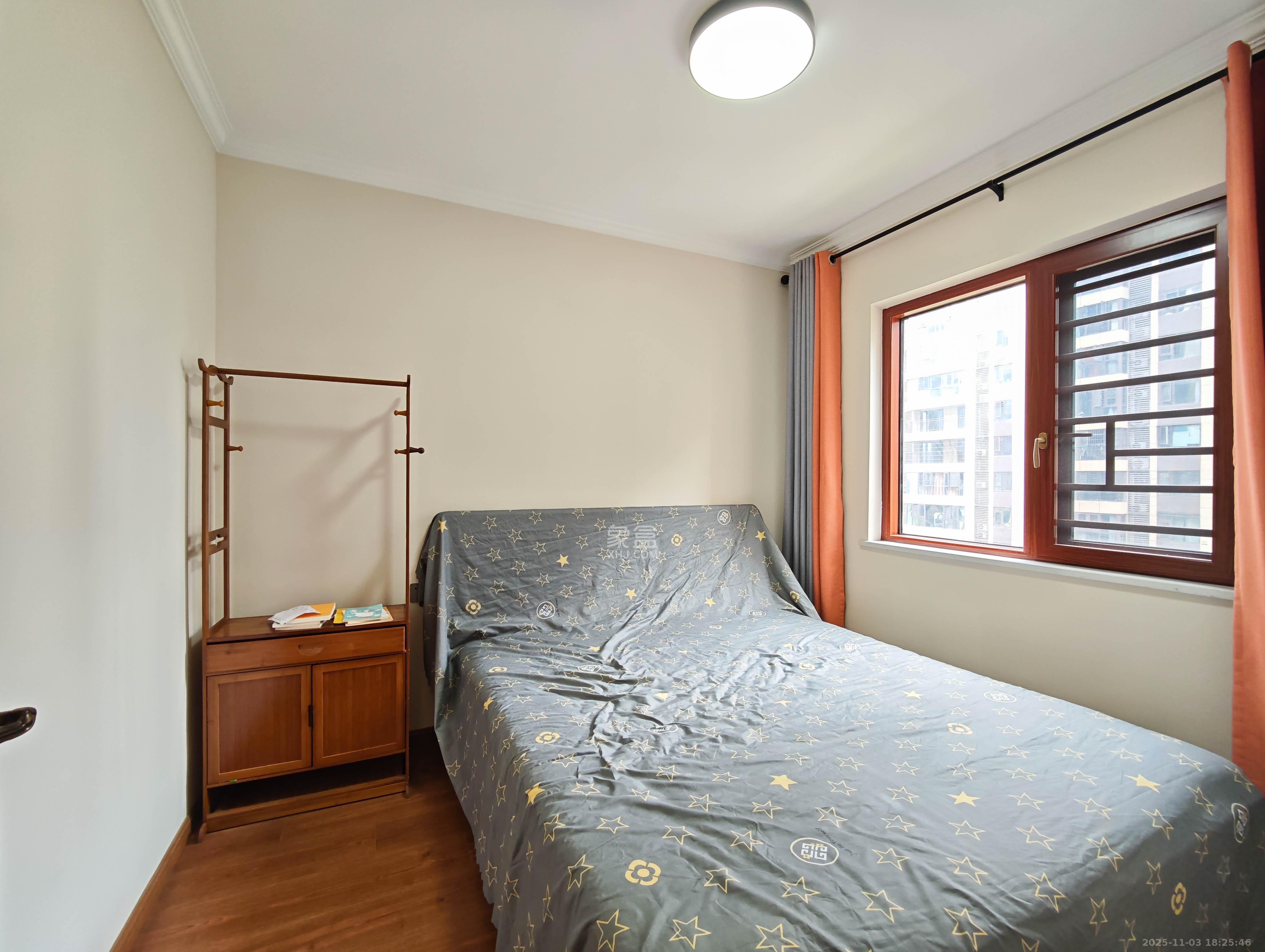 保利东郡 3室2厅2卫 108.0万 保利东郡 3室2厅2卫 108.0万卧室