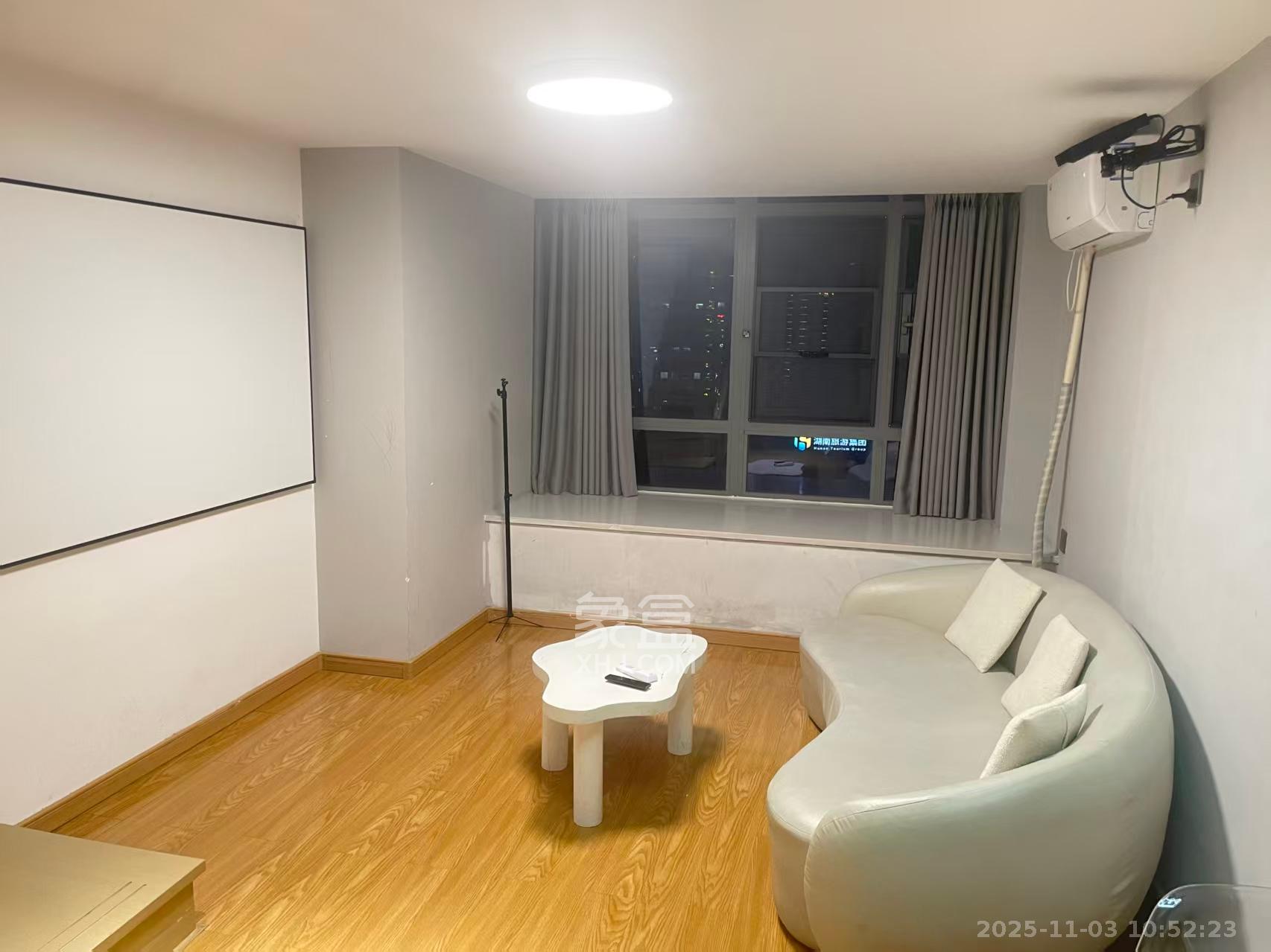 阳光城檀悦  2室1厅1卫    2400.0元/月