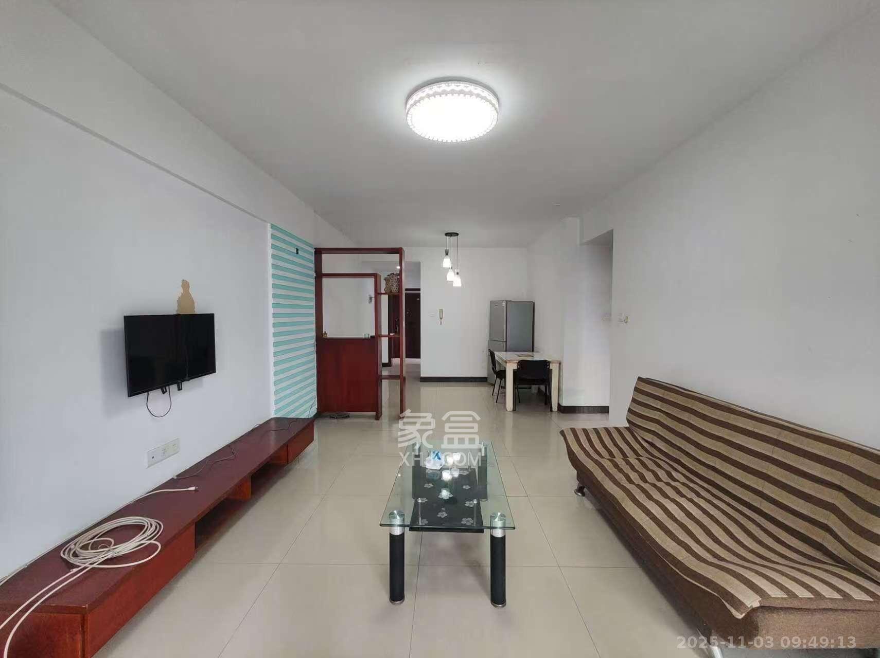 麓山润城  2室2厅1卫    2000.0元/月室内图