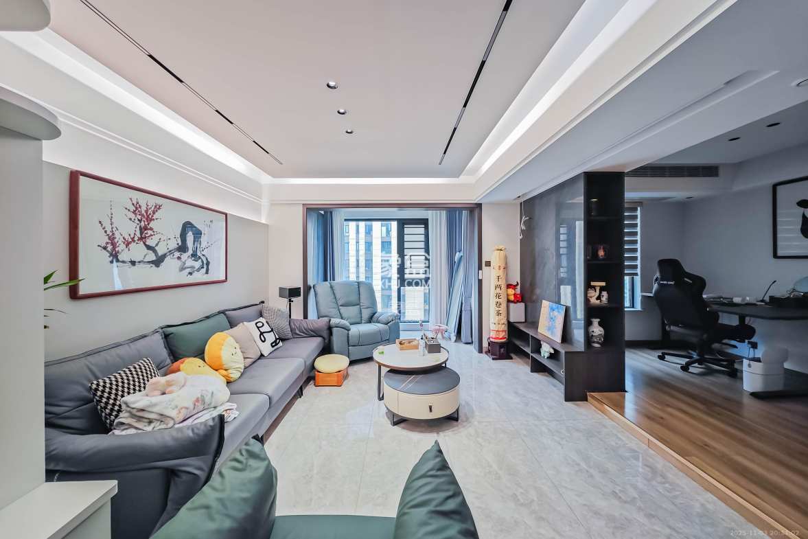 中天星耀城 4室2厅2卫 150.0万 中天星耀城 4室2厅2卫 150.0万客厅