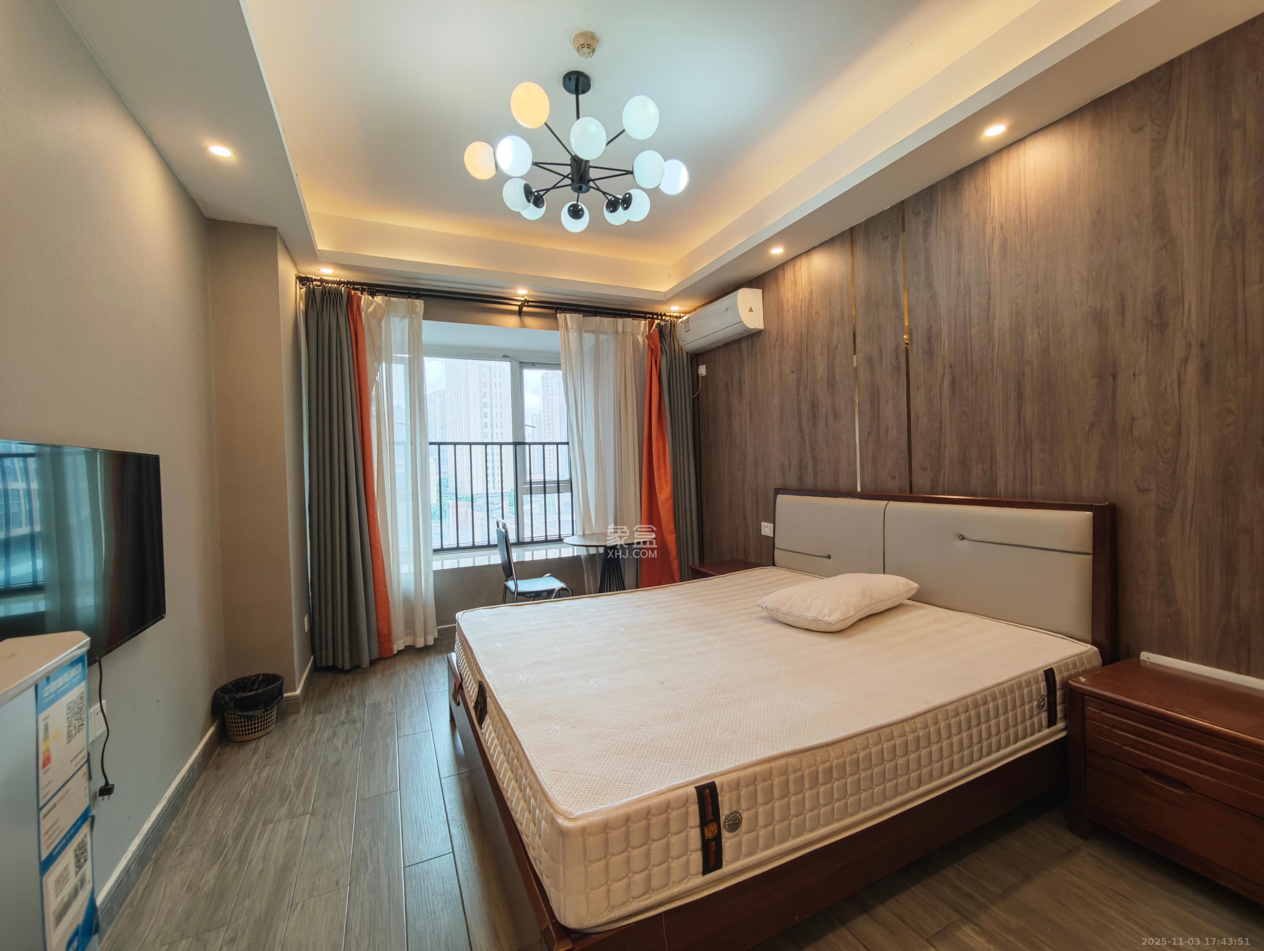 芙蓉万国城MOMA（卓越汇富苑）  1室0厅0卫    1300.0元/月