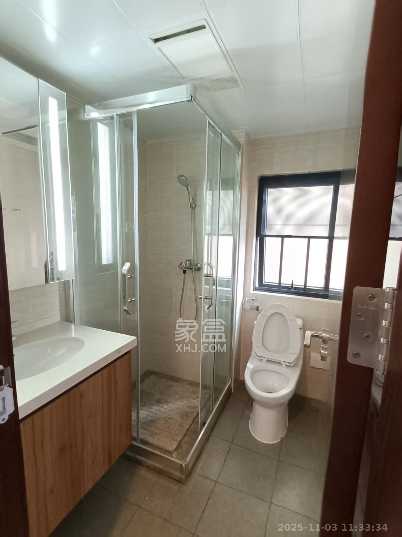 荣泰广场 3室2厅2卫 2800.0元/月 荣泰广场 3室2厅2卫 2800.0元/月室内图