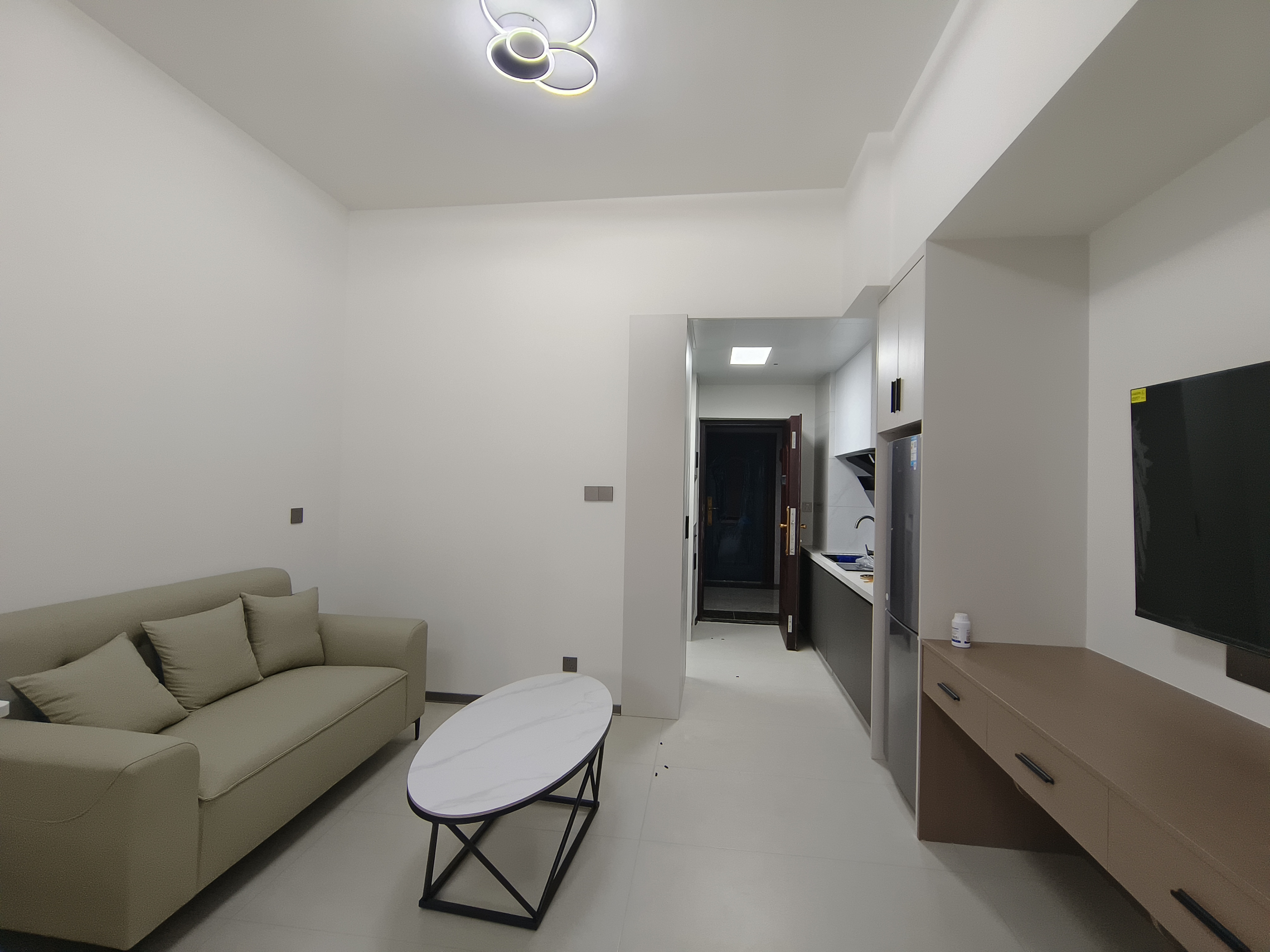 五洲锦城  1室1厅1卫    1600.0元/月 五洲锦城  1室1厅1卫    1600.0元/月室内图