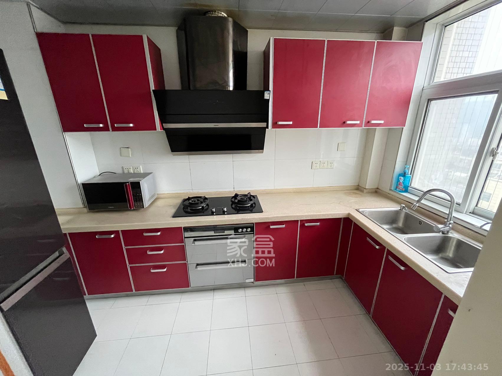 嘉盛华庭(一期、二期、三期) 3室2厅2卫 3000.0元/月 嘉盛华庭(一期、二期、三期) 3室2厅2卫 3000.0元/月室内图