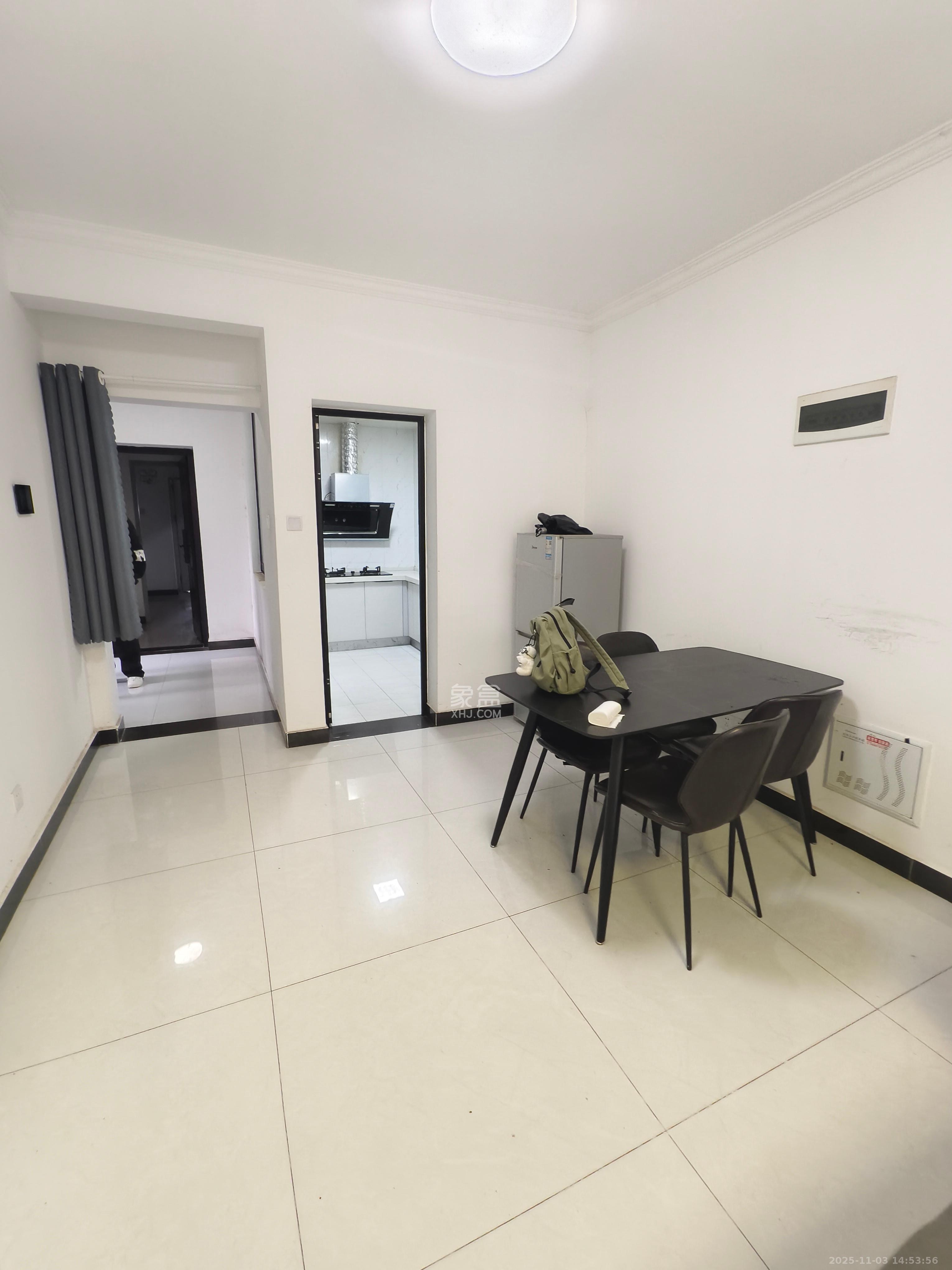 西湖鸿运佳苑  3室2厅2卫    2100.0元/月室内图