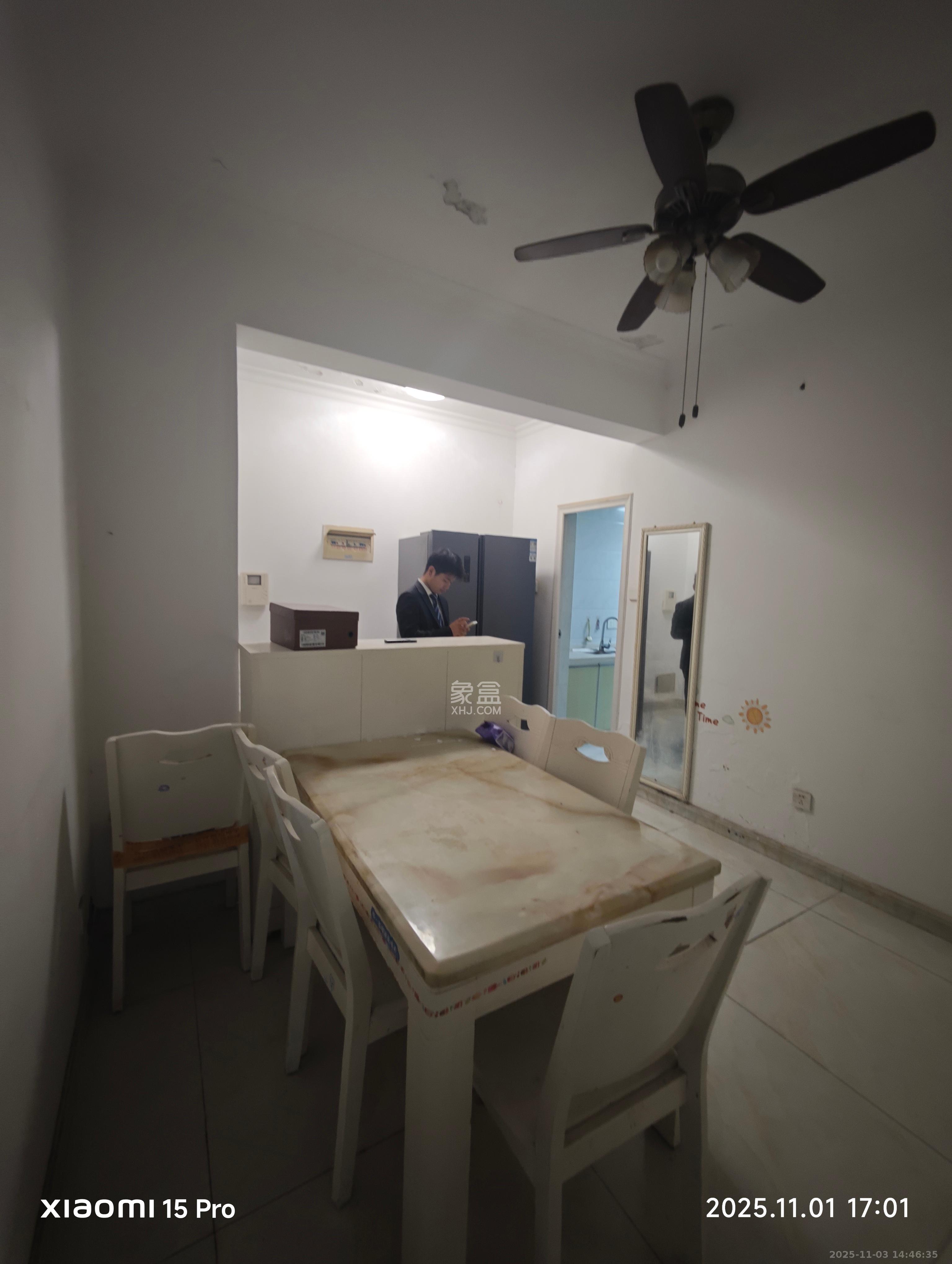 中城丽景香山园  1室2厅1卫    2400.0元/月室内图