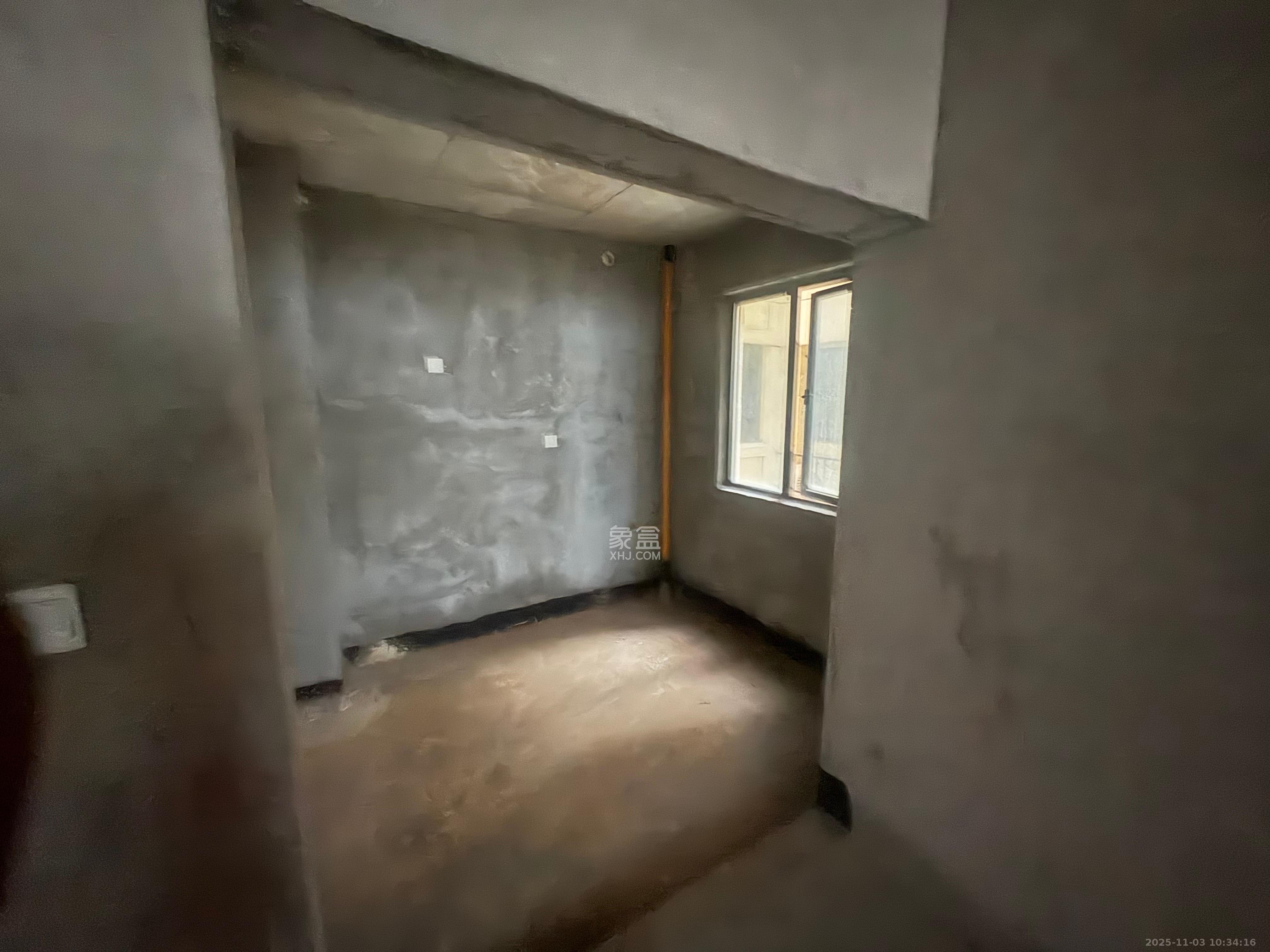 新长海玖龙台  4室2厅2卫    1800.0元/月