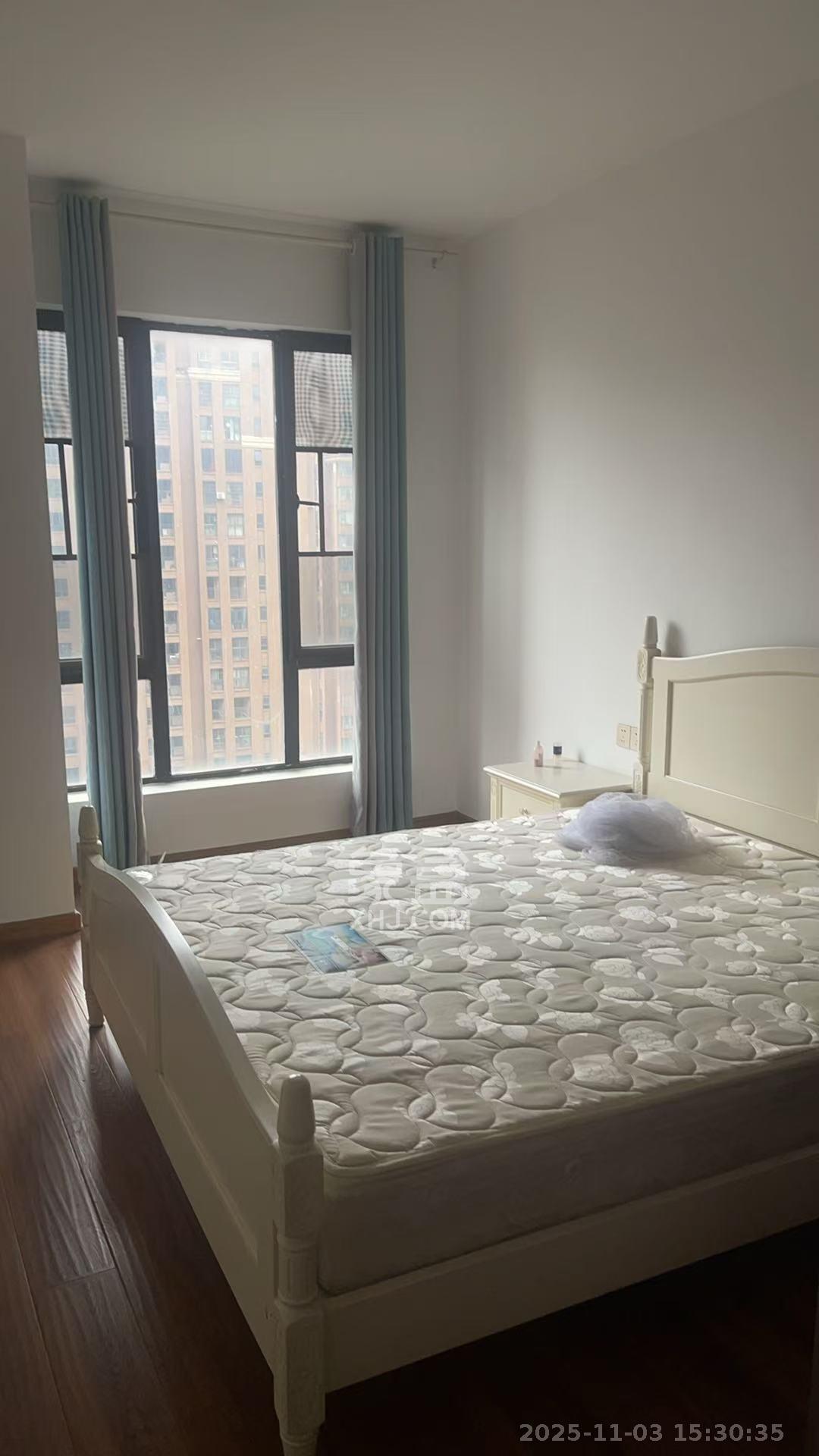 三一街区  3室2厅1卫    2200.0元/月室内图