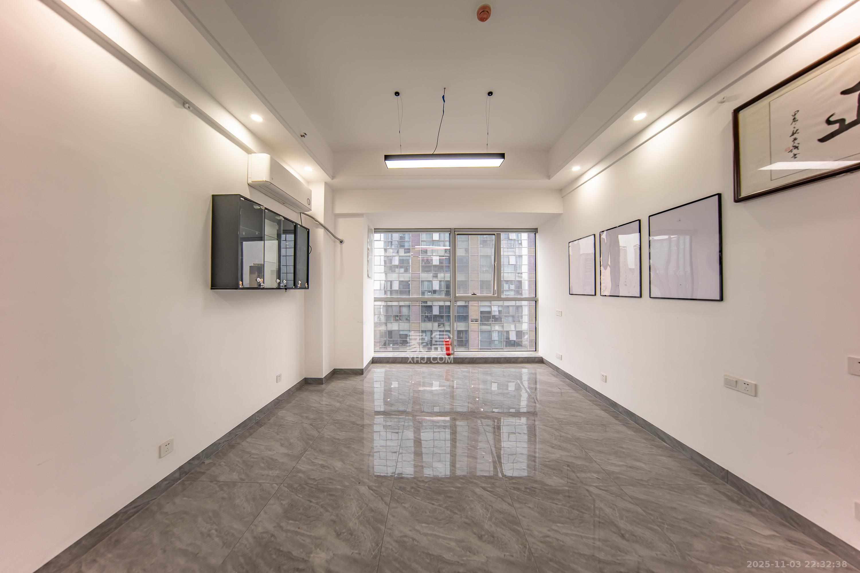 奥克斯滨仕花园（奥克斯洋湖广场/奥克斯中心）  1室1厅1卫    45.0万客厅