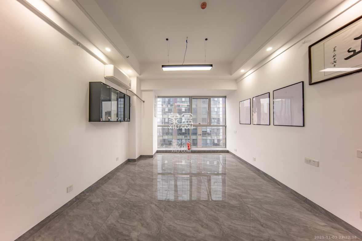 奥克斯滨仕花园(奥克斯洋湖广场/奥克斯中心) 1室1厅1卫 45.0万 奥克斯滨仕花园(奥克斯洋湖广场/奥克斯中心) 1室1厅1卫 45.0万客厅