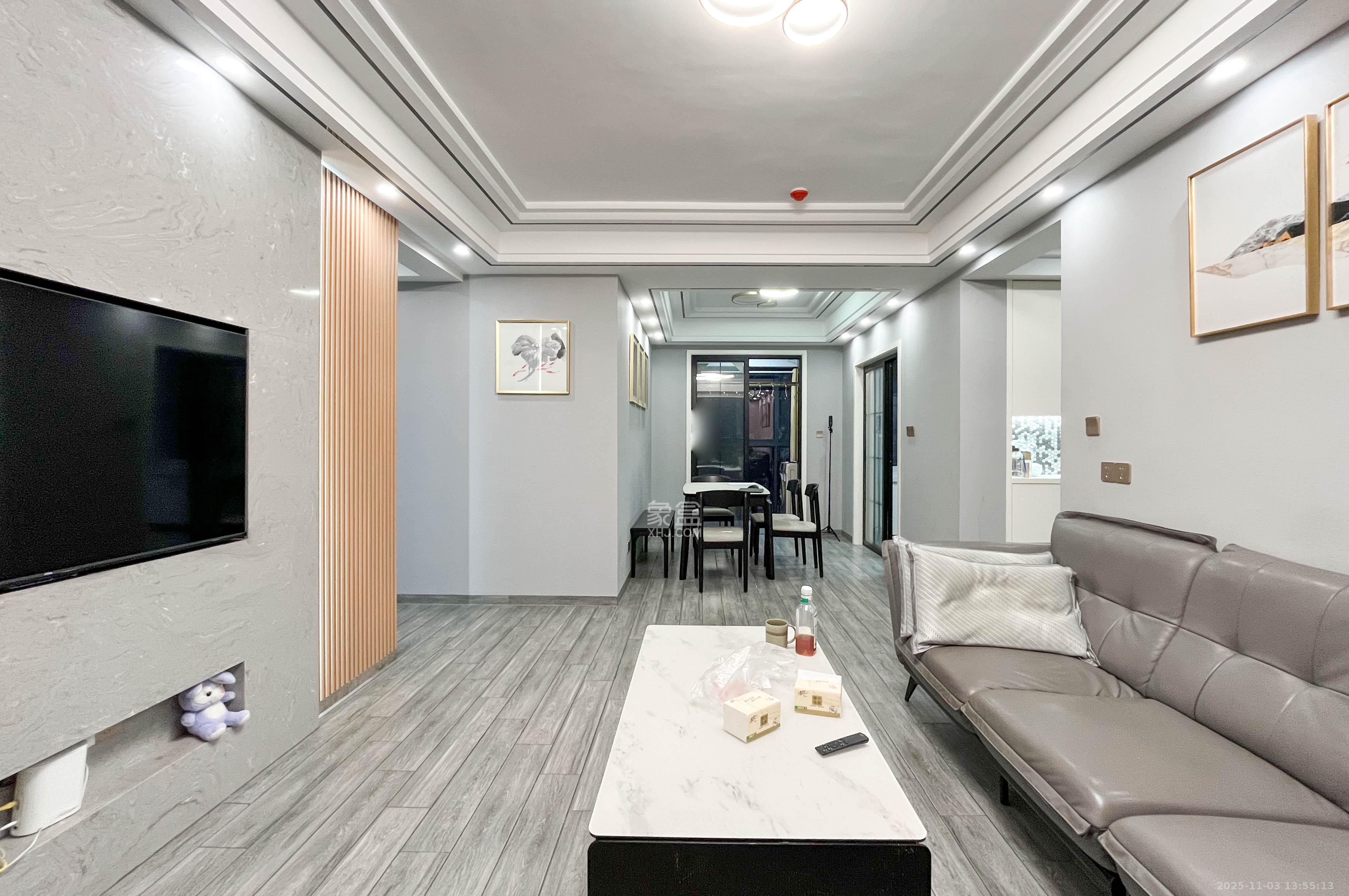 中建梅溪湖中心  4室2厅2卫    155.0万客厅