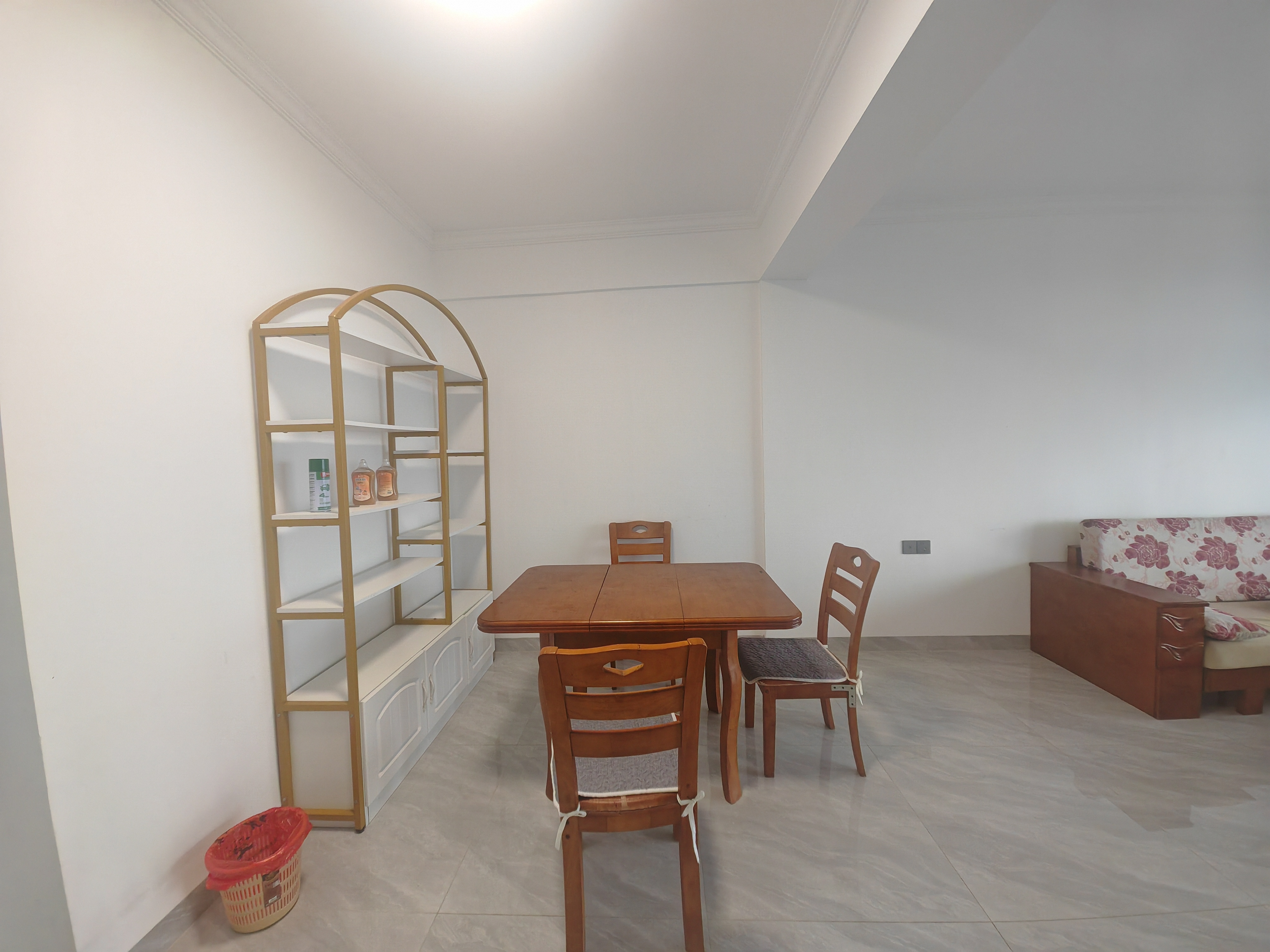 幸福家园  3室2厅1卫    2000.0元/月室内图