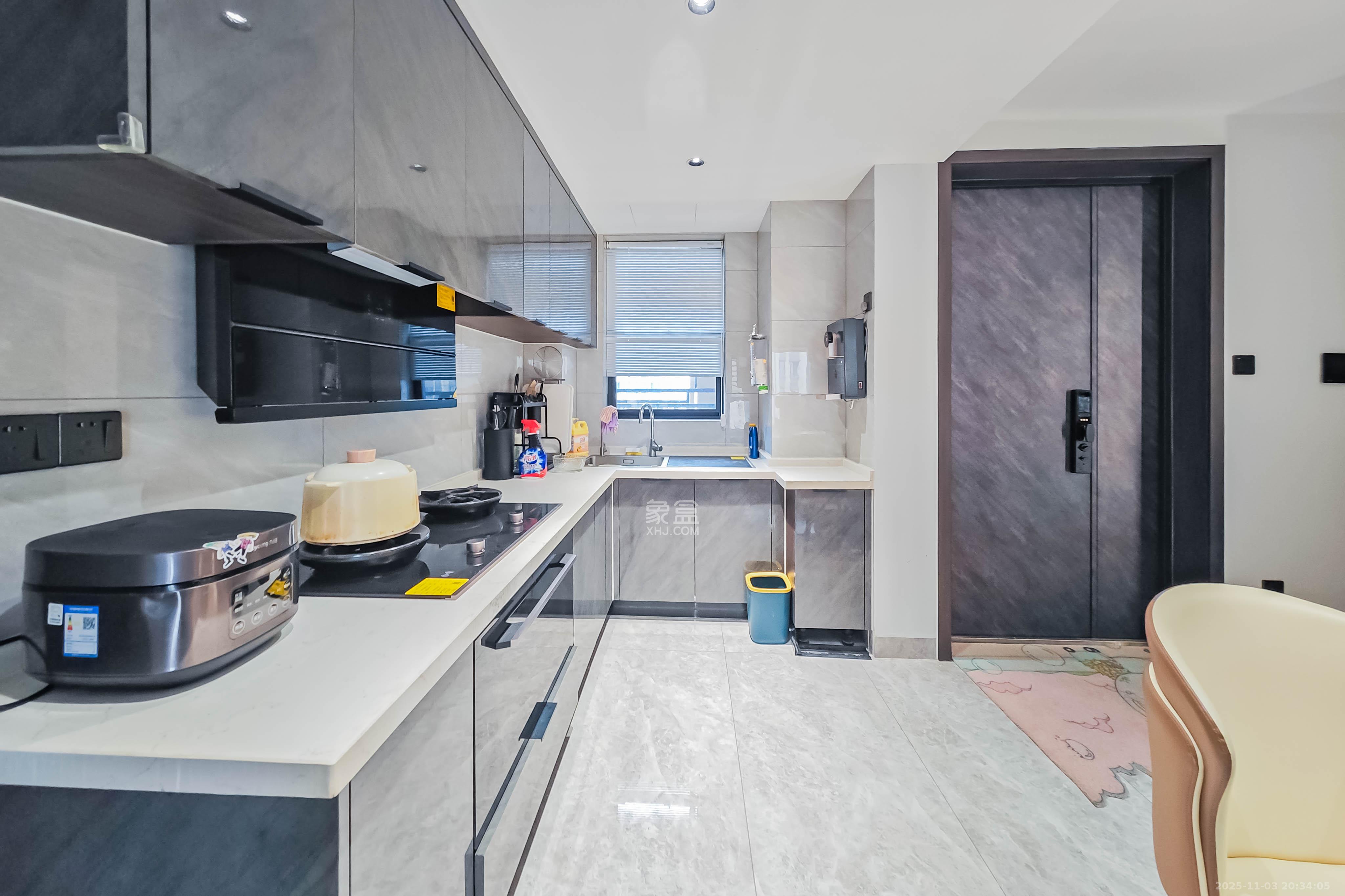 中天星耀城  4室2厅2卫    150.0万厨房