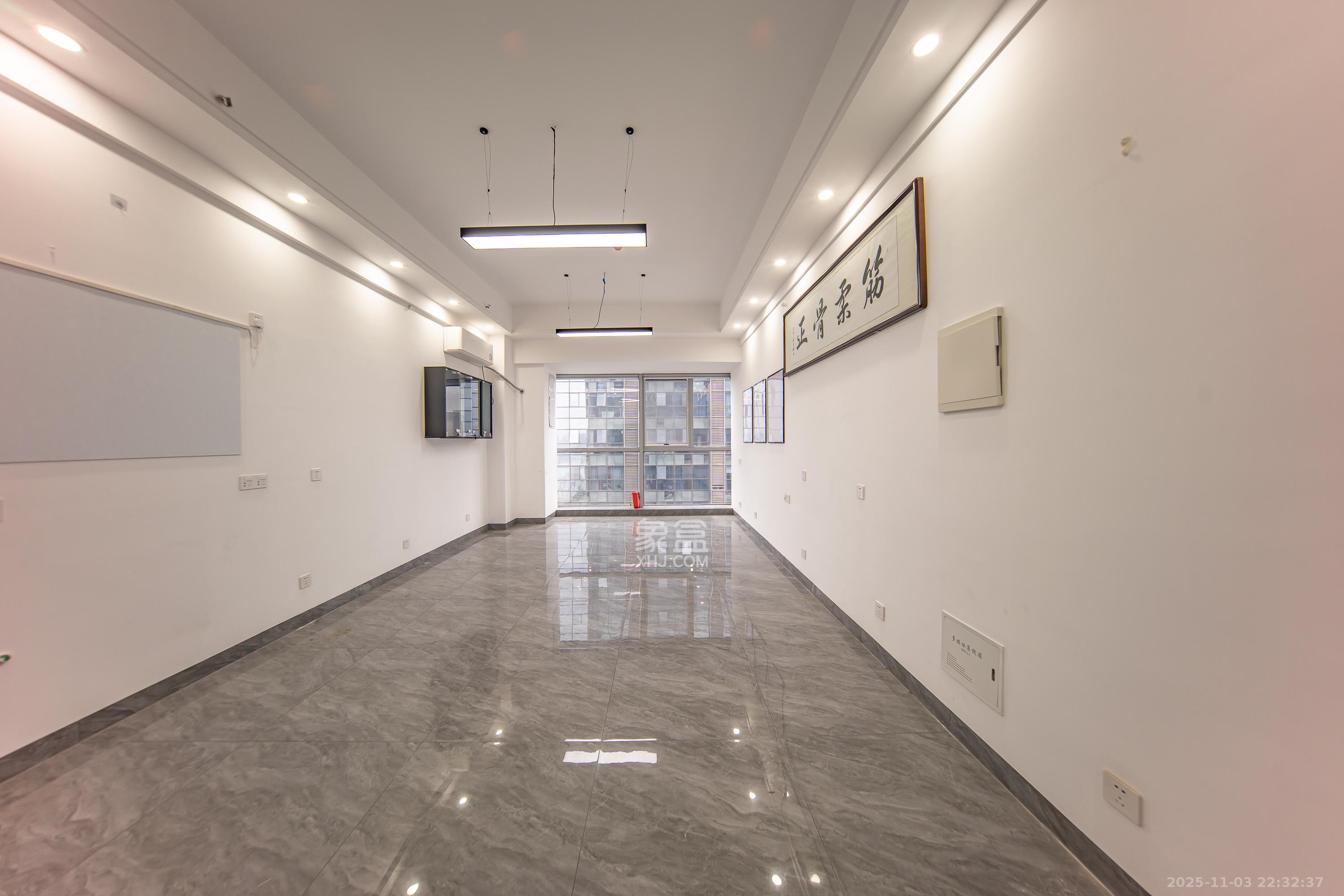 奥克斯滨仕花园(奥克斯洋湖广场/奥克斯中心) 1室1厅1卫 45.0万 奥克斯滨仕花园(奥克斯洋湖广场/奥克斯中心) 1室1厅1卫 45.0万客厅