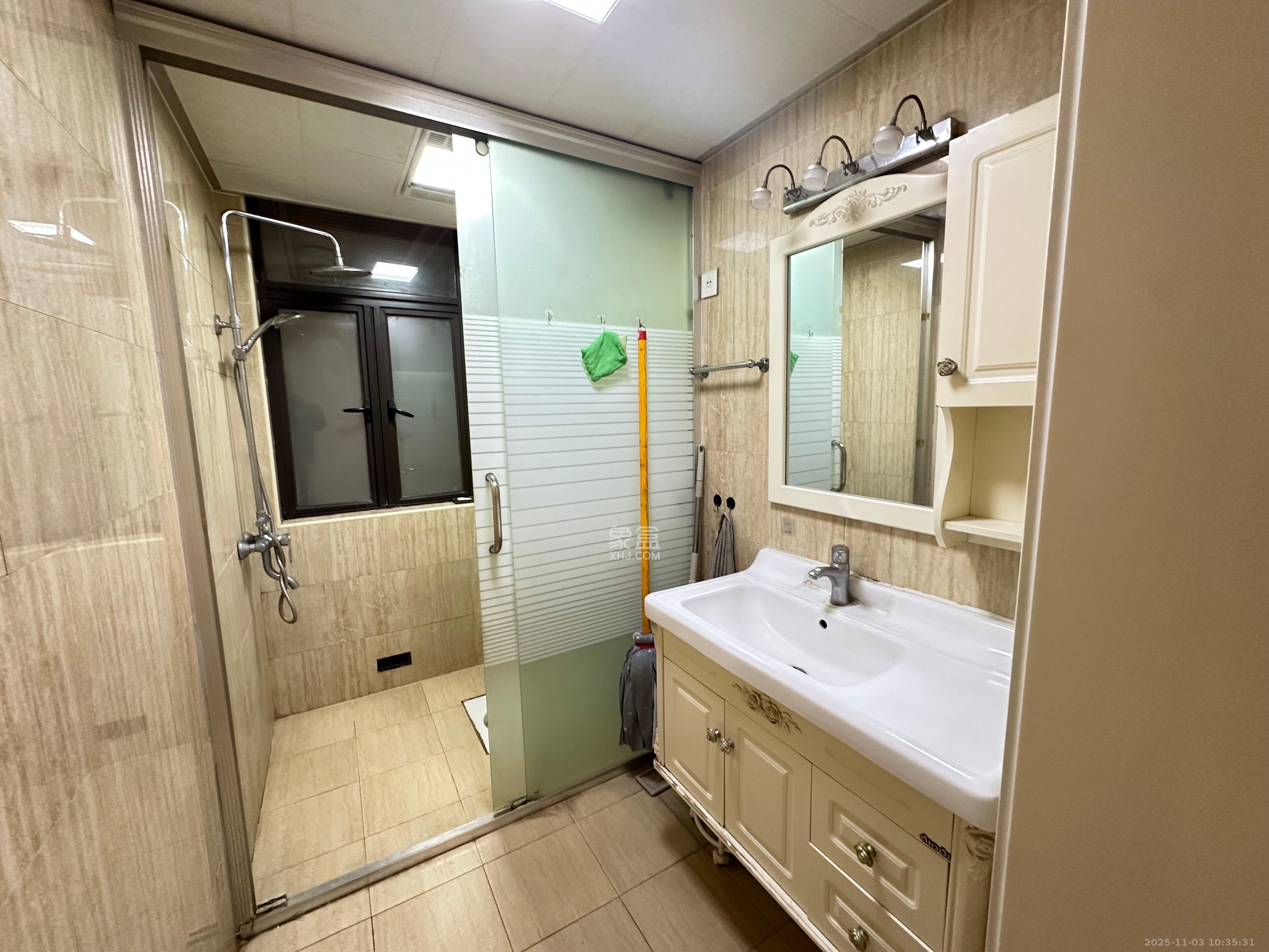 七里香榭  3室2厅1卫    2300.0元/月室内图