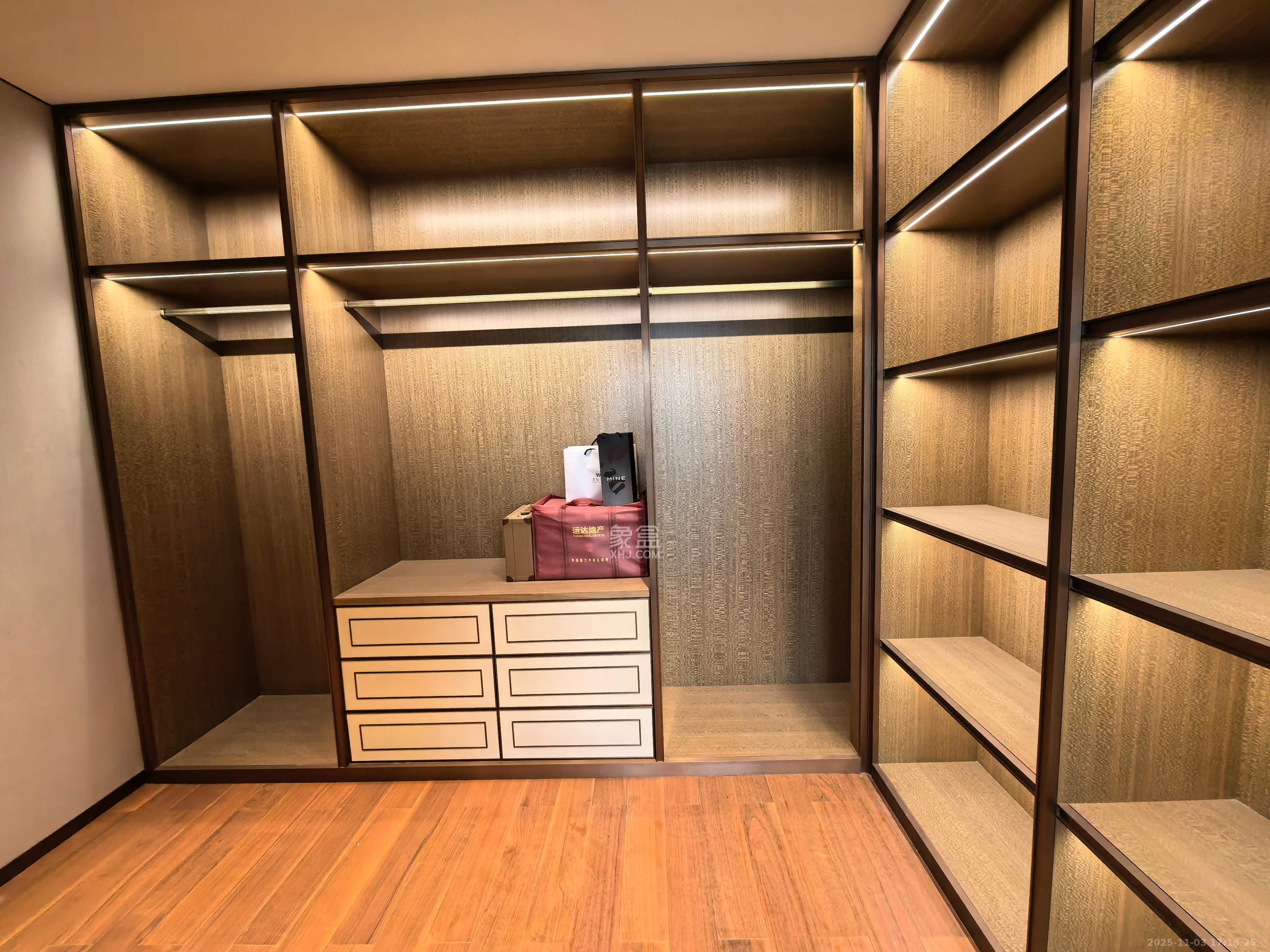 运达中央广场三期 4室2厅3卫 14000.0元/月 运达中央广场三期 4室2厅3卫 14000.0元/月室内图