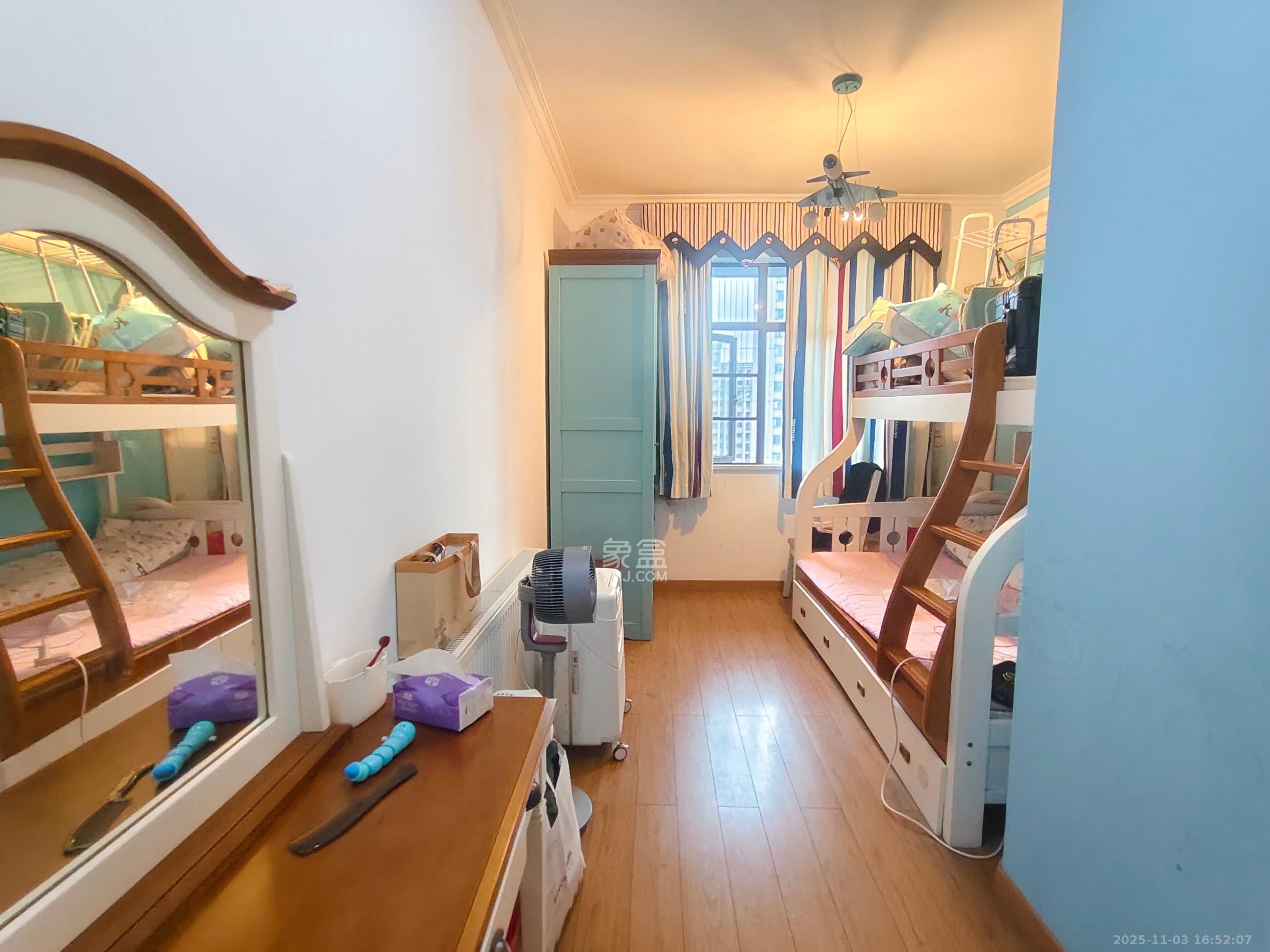 阳光丽城一期  4室2厅2卫    4000.0元/月室内图