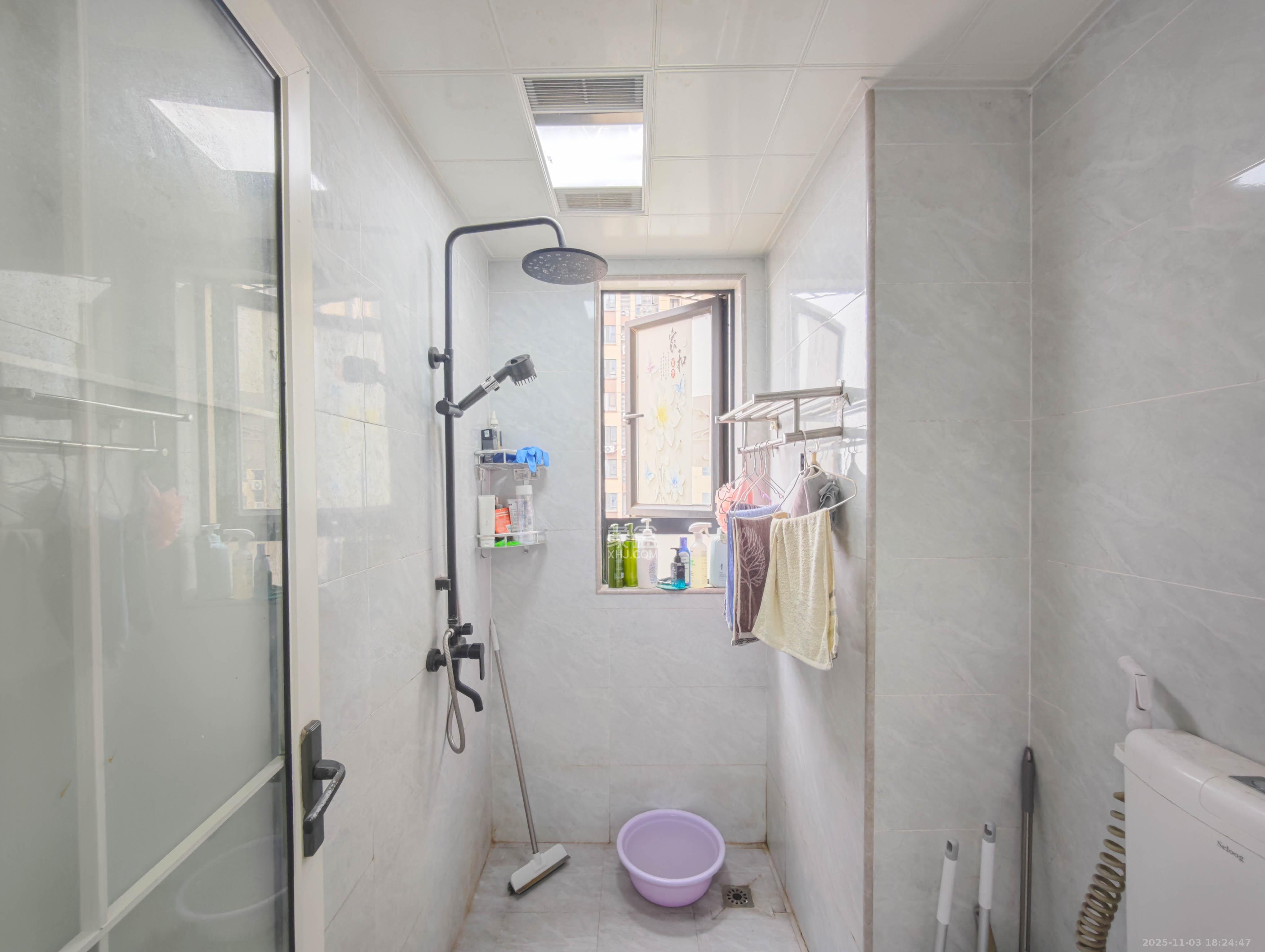 保利城（中航城国际社区、郡原美村）  3室2厅2卫    82.0万卫生间