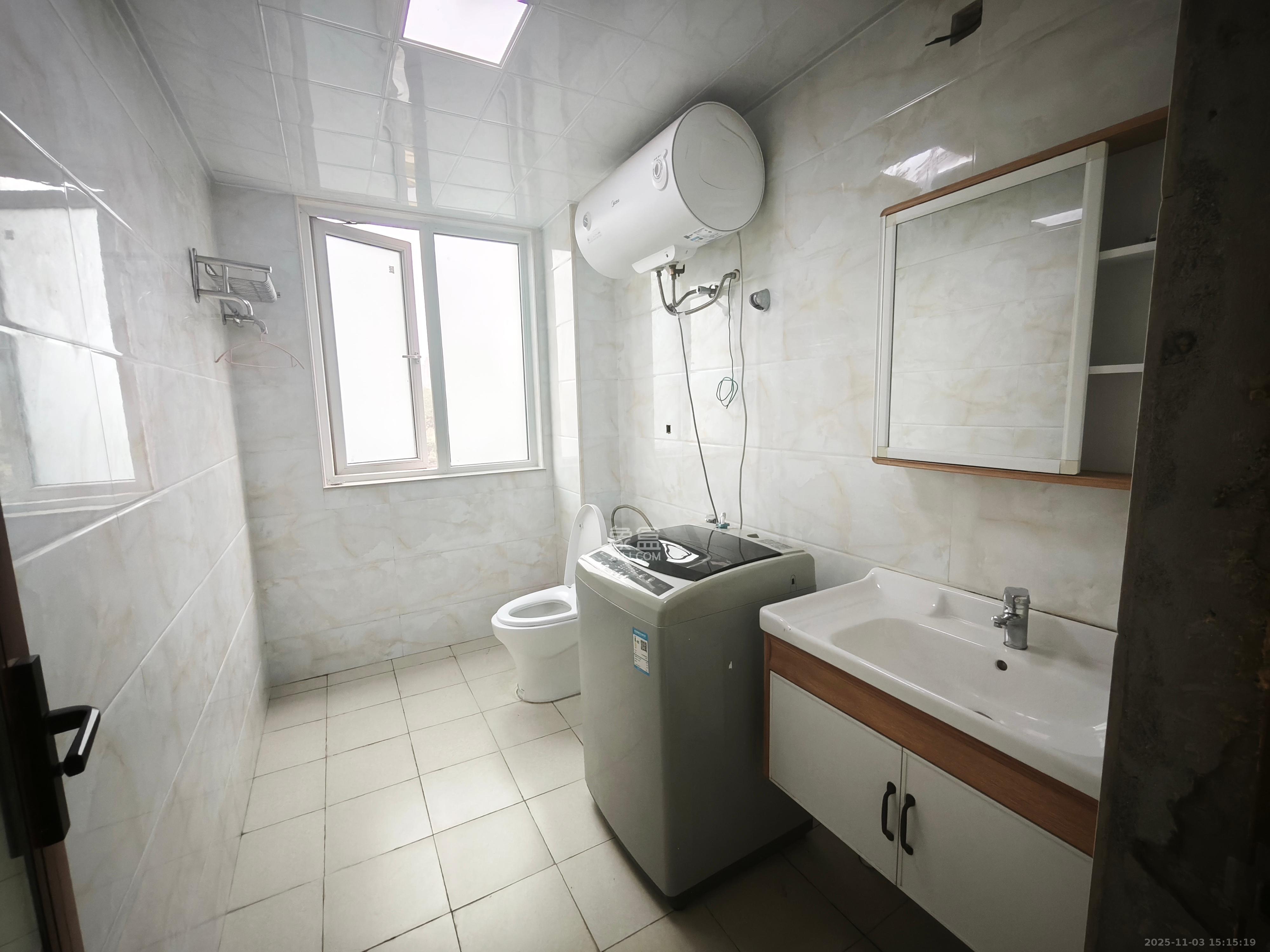 绿地之窗  4室2厅2卫    2600.0元/月室内图