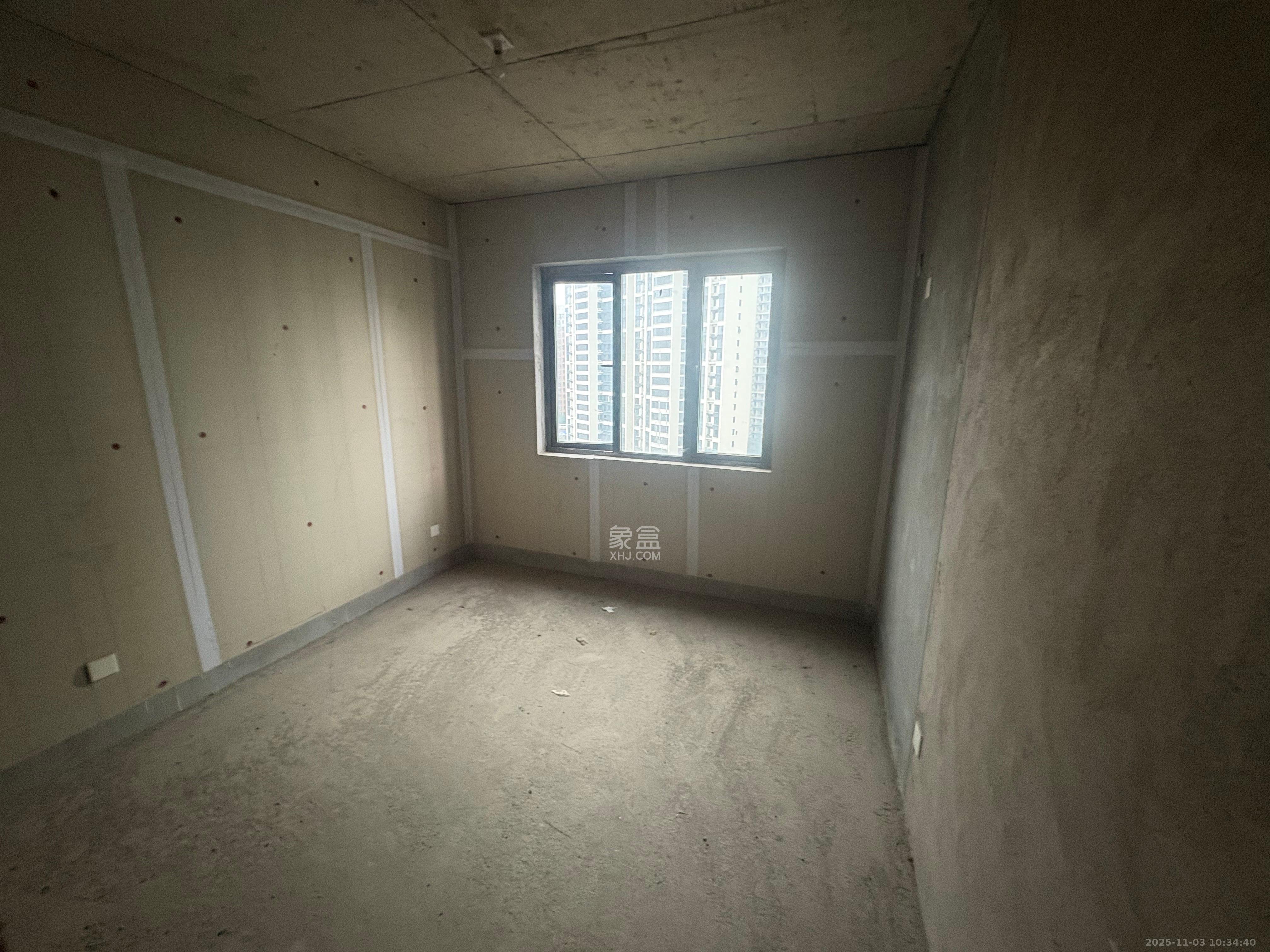 新长海玖龙台  4室2厅2卫    1800.0元/月室内图