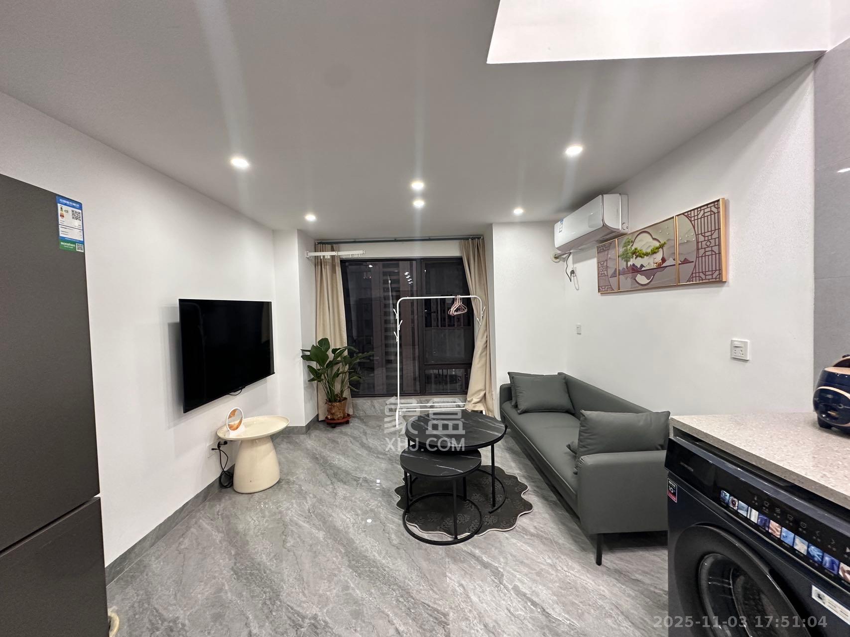 卓越江岸  2室1厅1卫    2300.0元/月