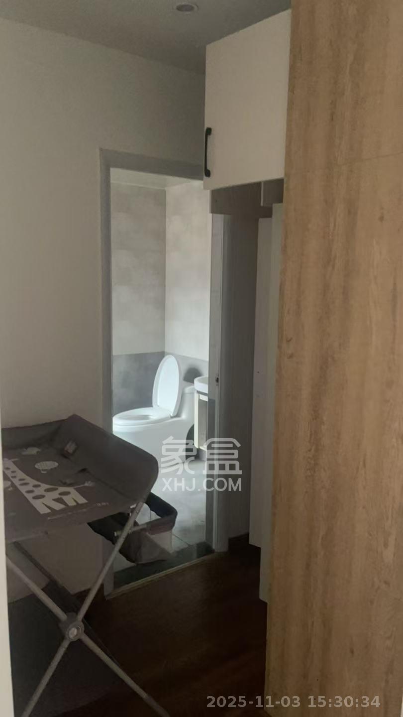 三一街区  3室2厅1卫    2200.0元/月室内图