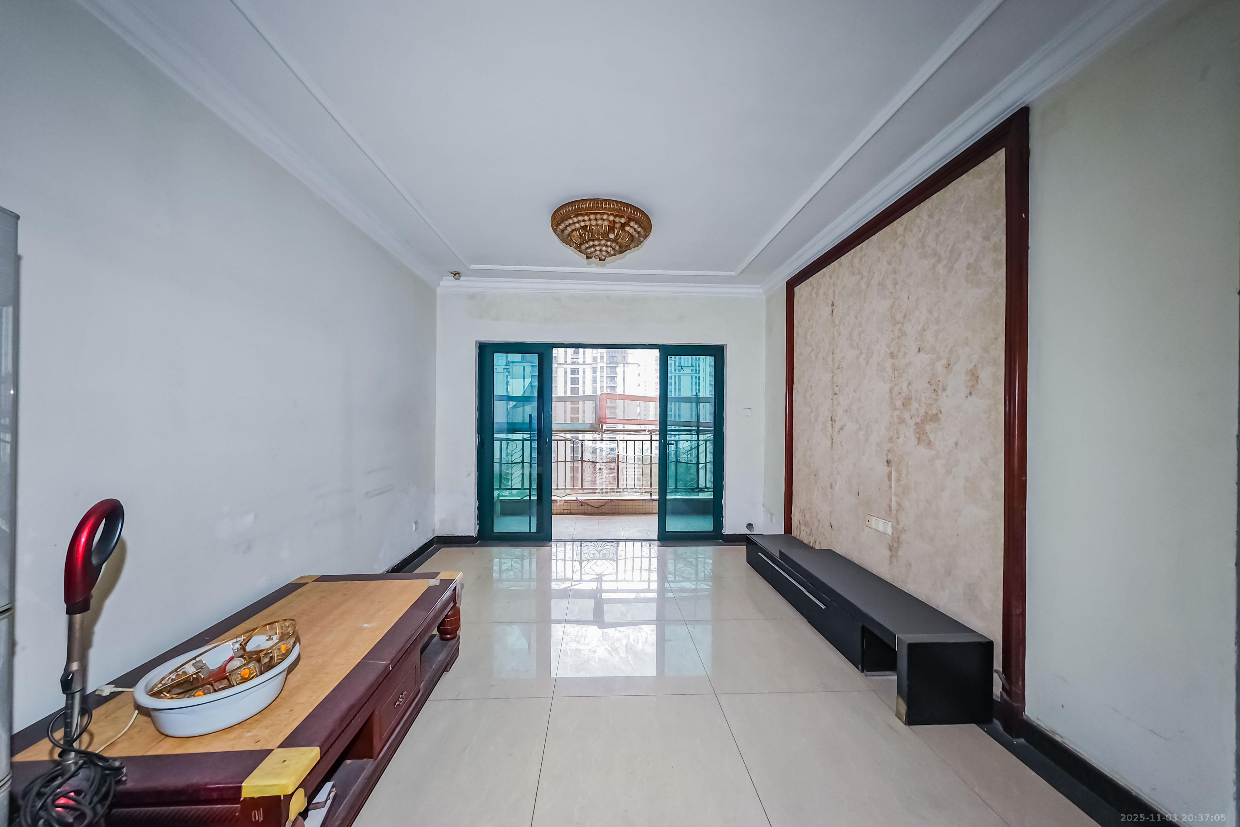 恒大绿洲  2室2厅1卫    76.0万