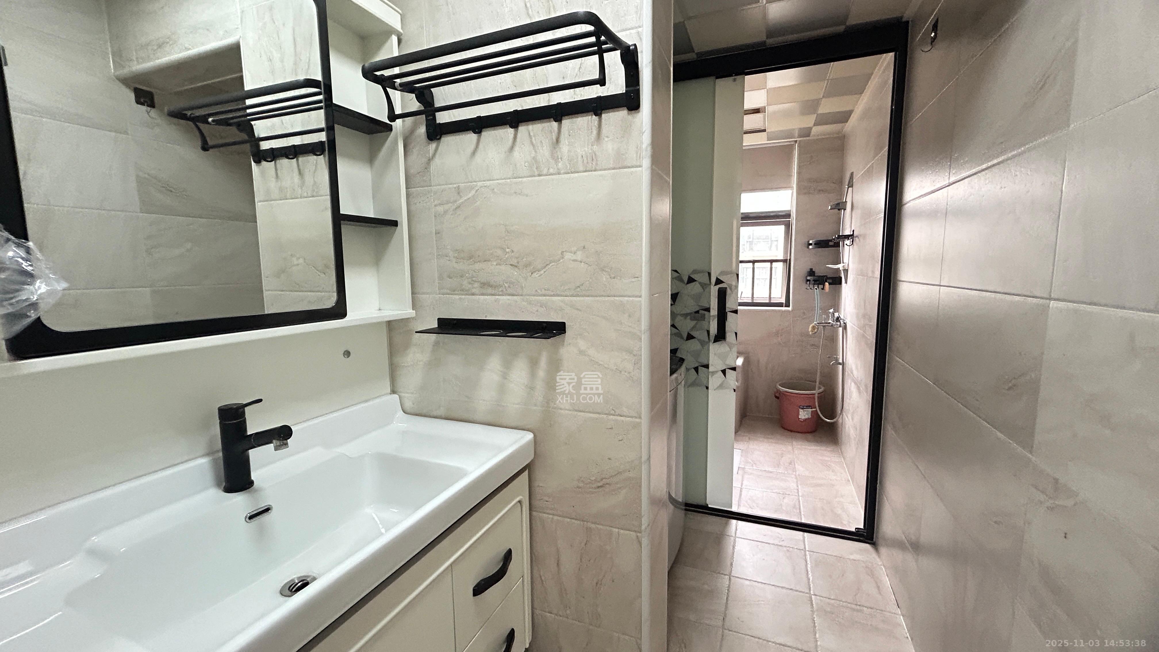 长盛岚庭  3室2厅1卫    2500.0元/月室内图