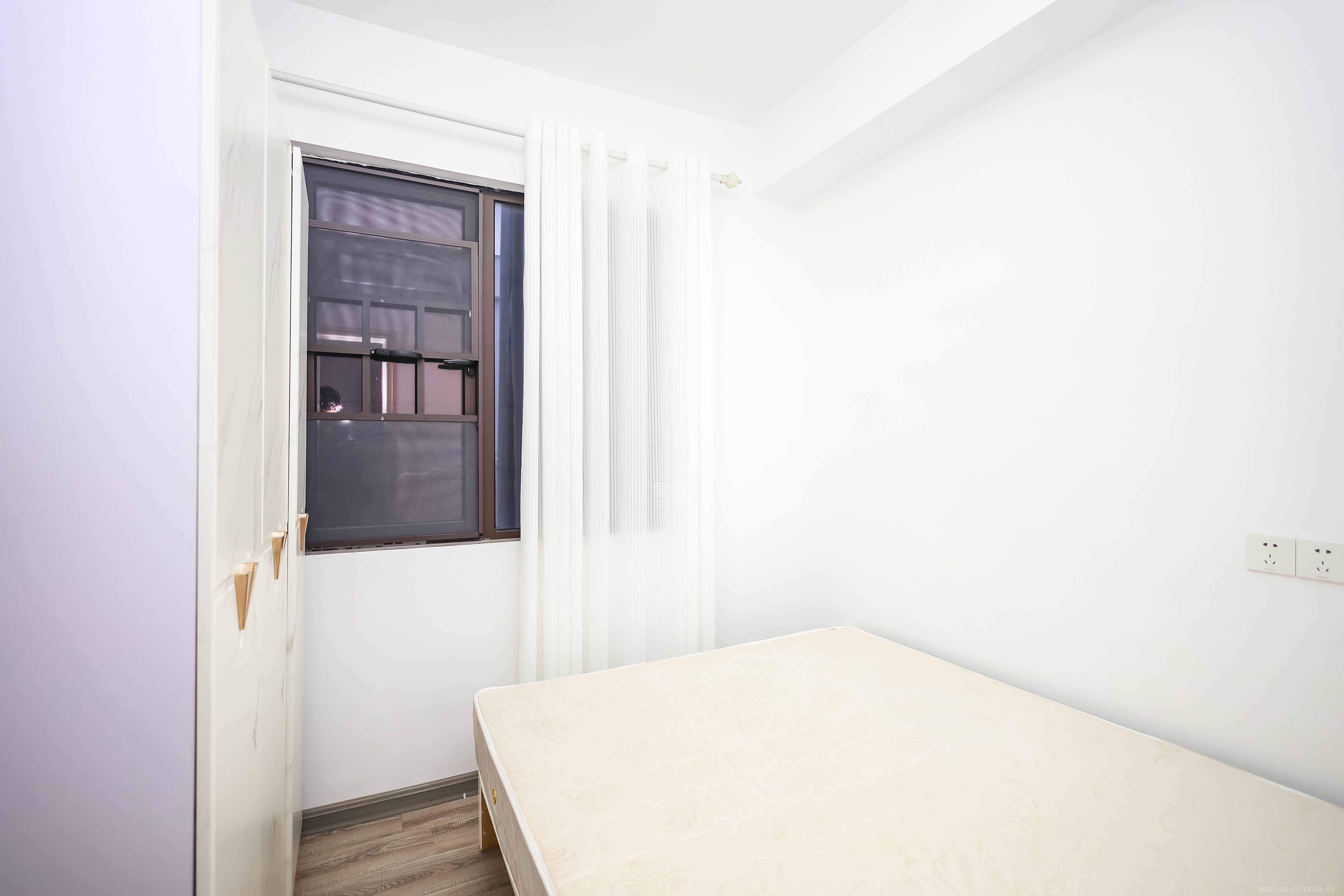 奥克斯缔壹城 3室2厅2卫 98.8万 奥克斯缔壹城 3室2厅2卫 98.8万卧室