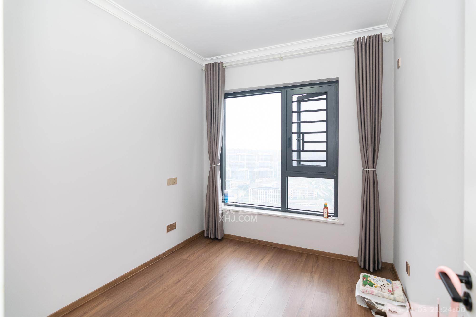 润和山水郡  4室2厅2卫    116.0万卧室