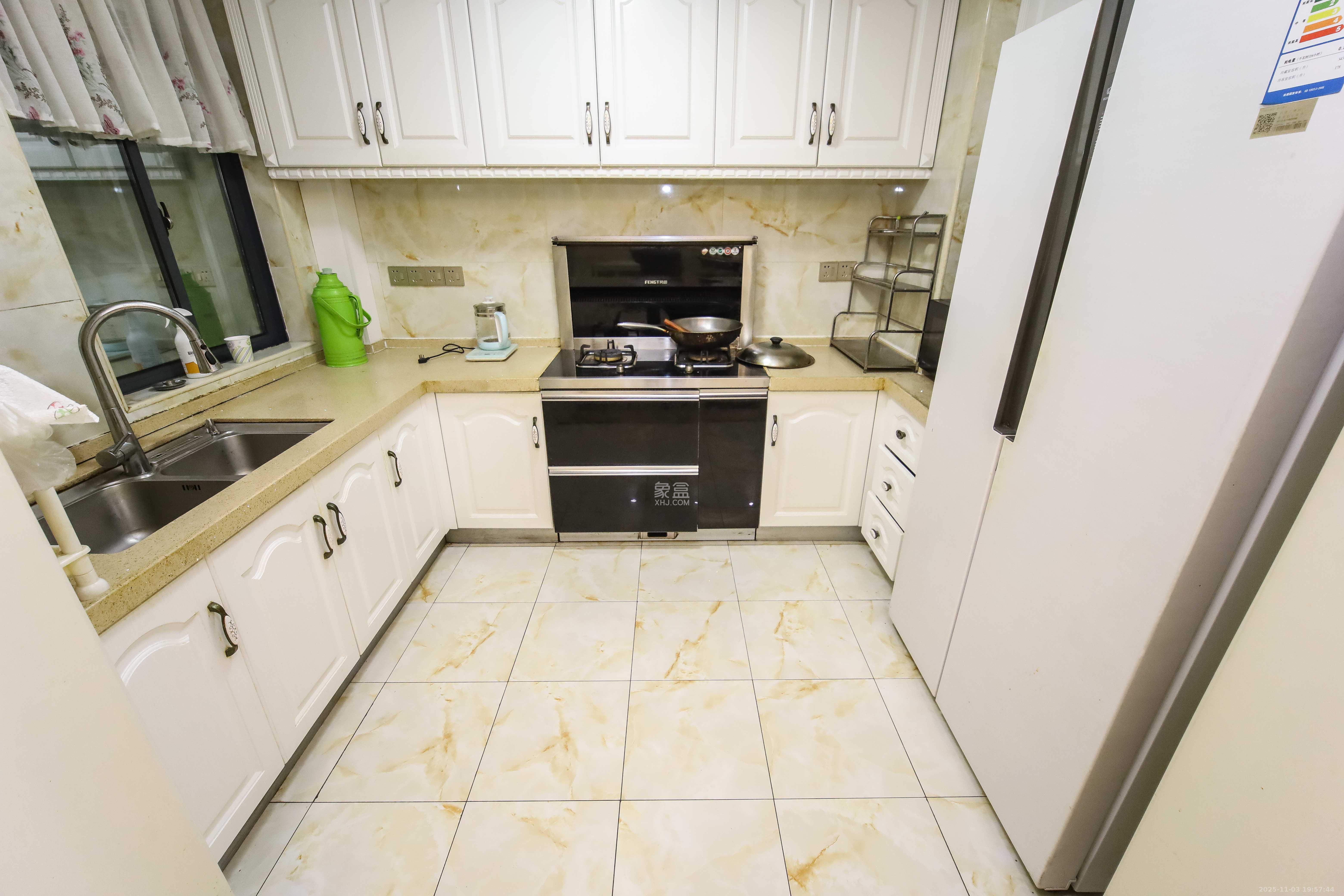 江河双水湾  4室2厅2卫    152.0万厨房