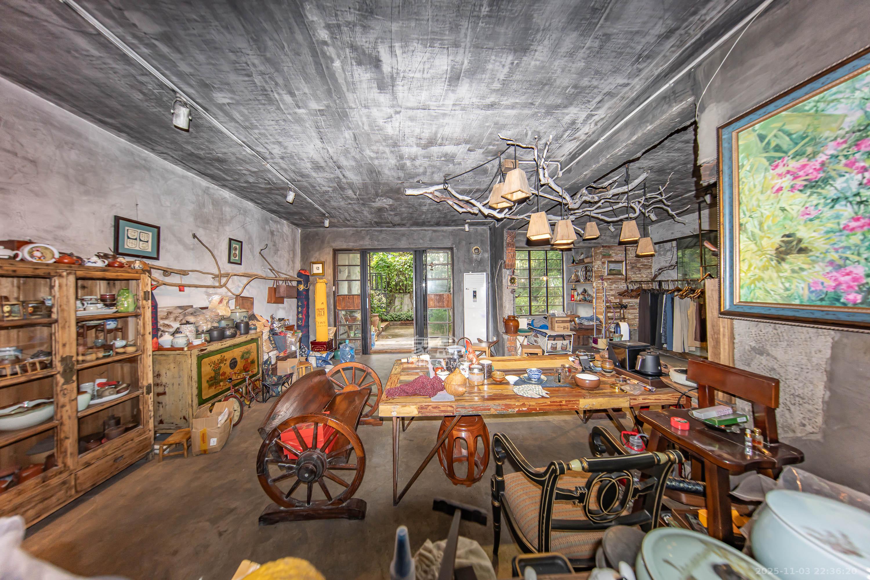 阳光100二期 4室2厅2卫 178.0万 阳光100二期 4室2厅2卫 178.0万客厅