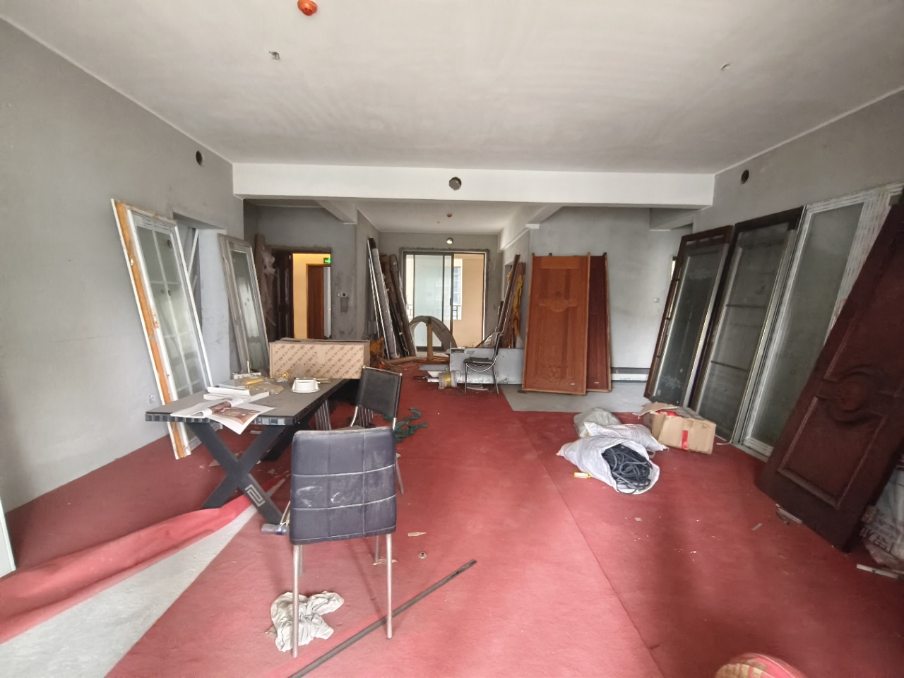 海航豪庭南苑 3室2厅2卫 300.0万 海航豪庭南苑 3室2厅2卫 300.0万客厅