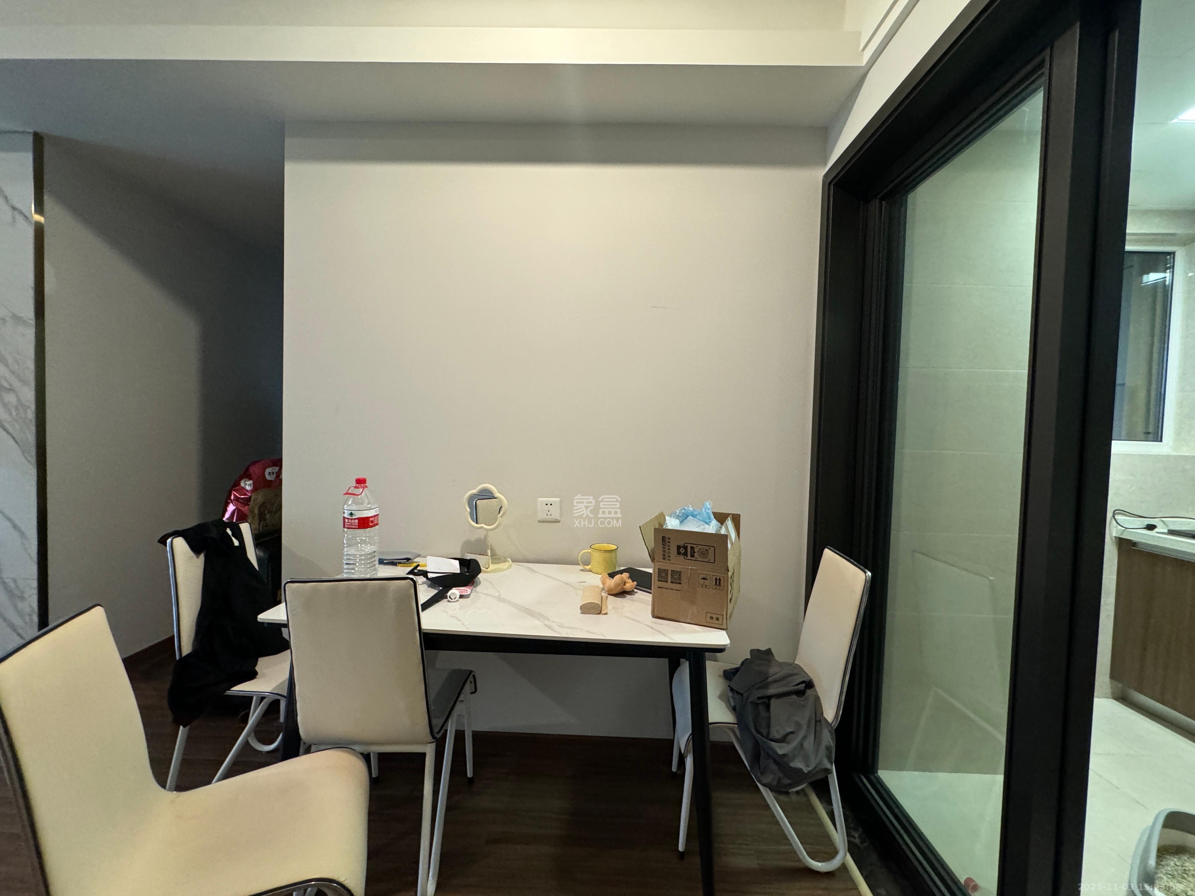 保利香槟国际  3室1厅2卫    1900.0元/月室内图