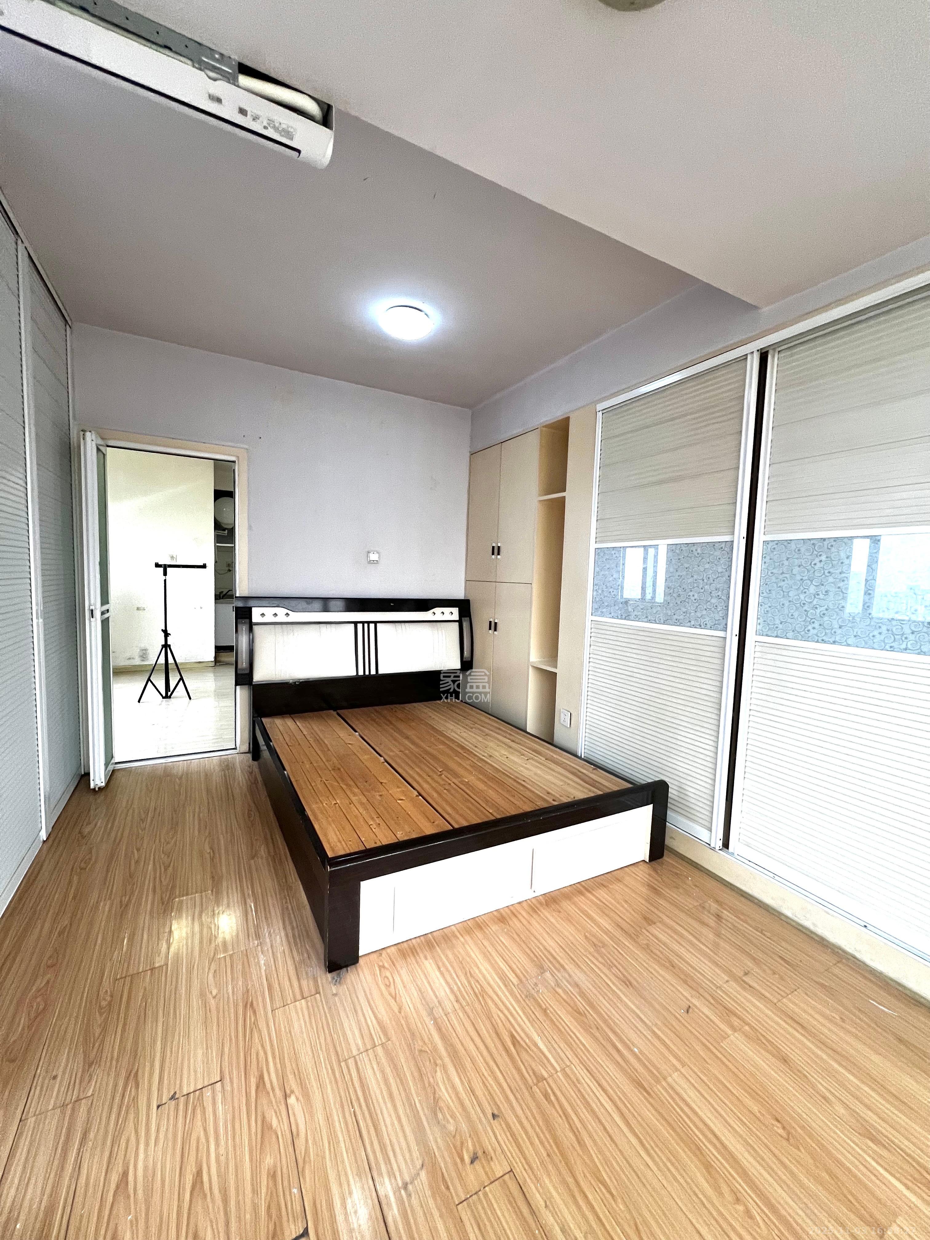 新时代广场 1室0厅1卫 2000.0元/月 新时代广场 1室0厅1卫 2000.0元/月室内图