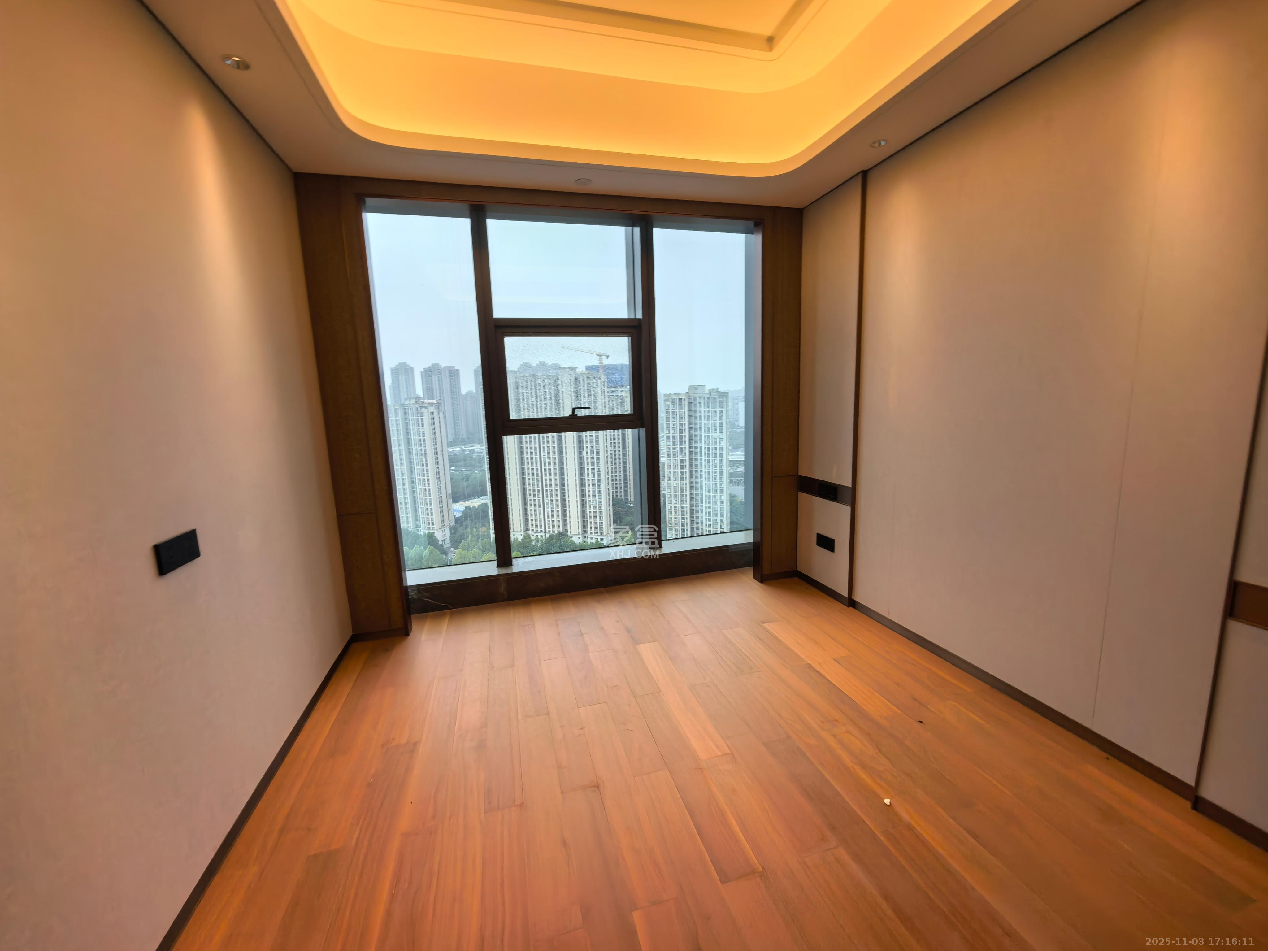 运达中央广场三期  4室2厅3卫    14000.0元/月室内图