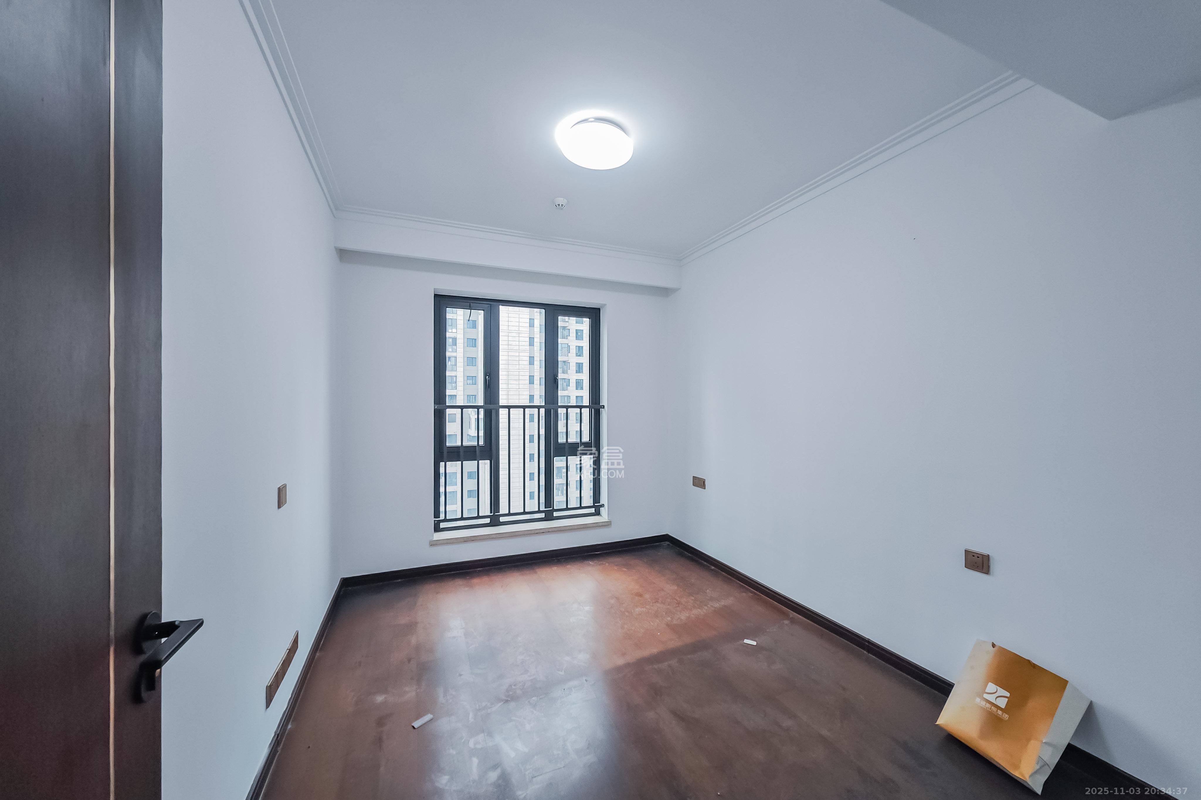 绿地长沙城际空间站（绿地新里佳苑）  3室2厅2卫    115.0万其他