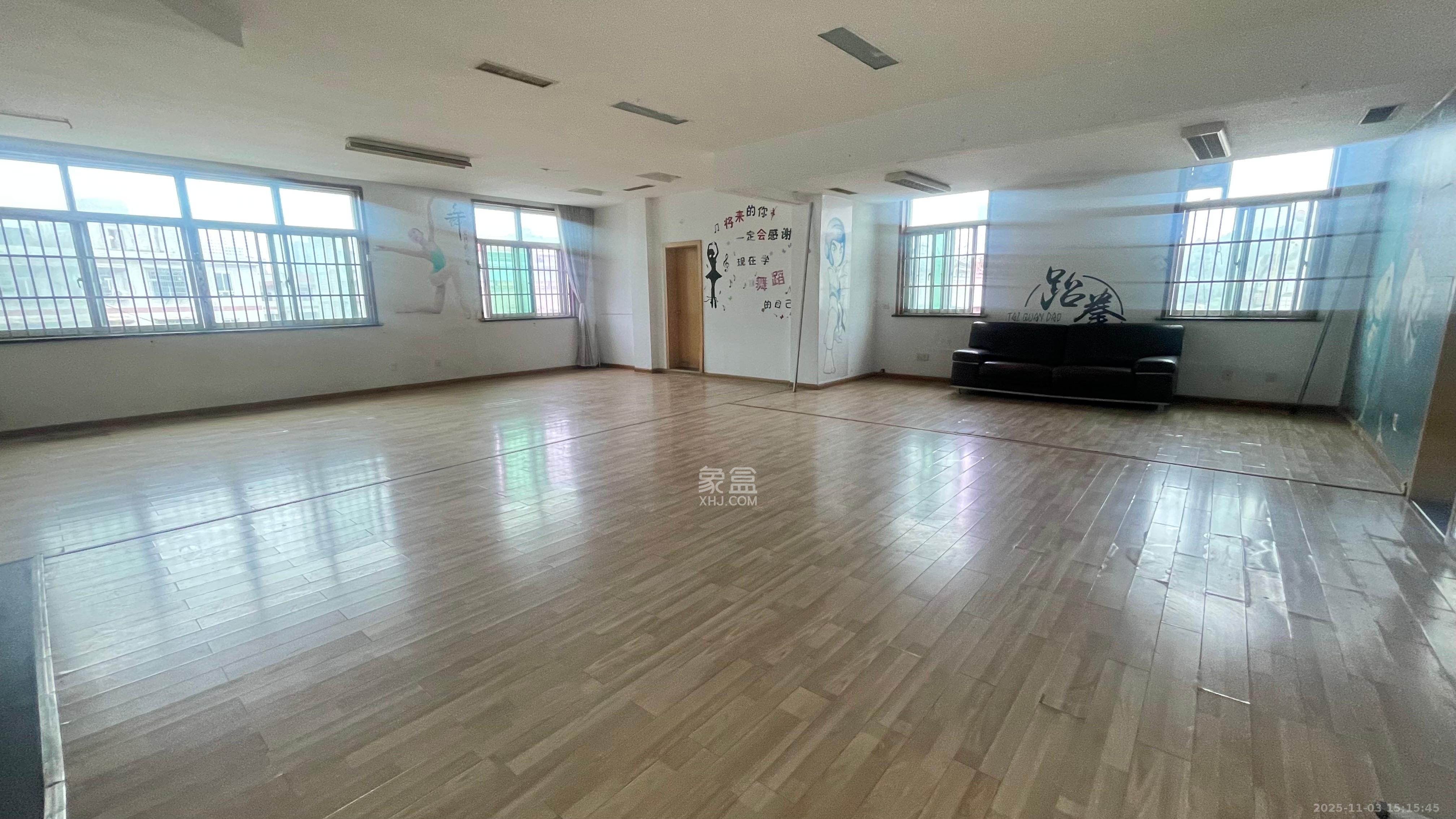 红星糖酒城  5室2厅1卫    3300.0元/月室内图