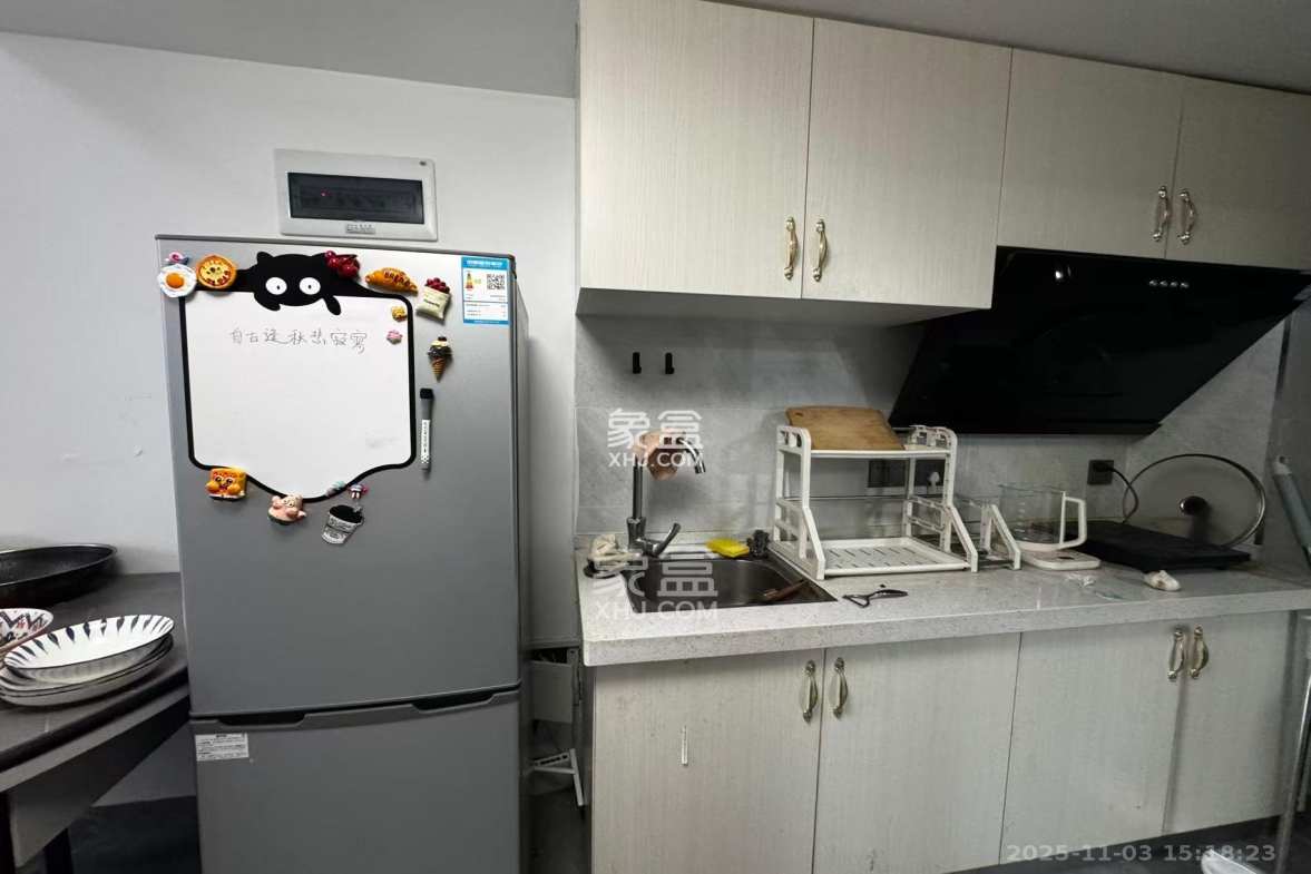 裕天国际商汇中心 1室0厅0卫 1600.0元/月 裕天国际商汇中心 1室0厅0卫 1600.0元/月室内图