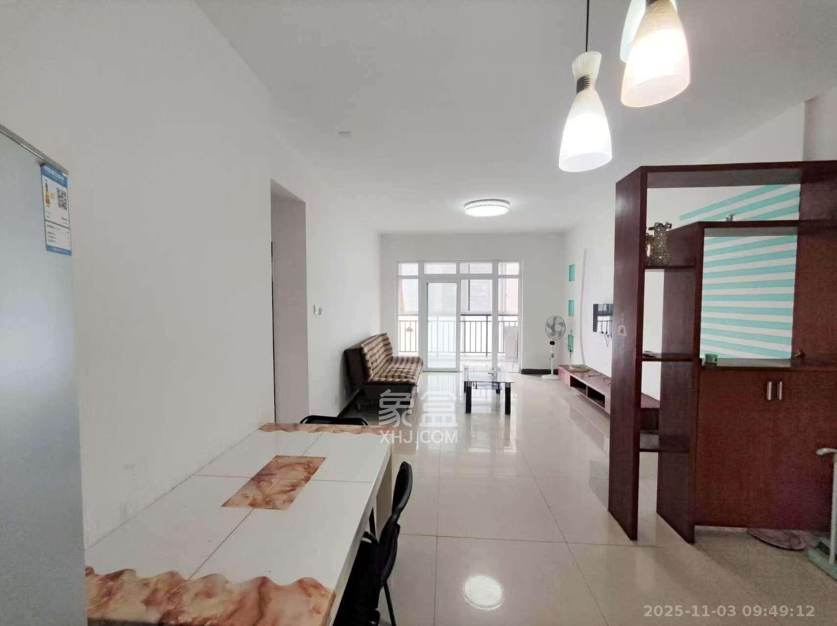 麓山润城  2室2厅1卫    2000.0元/月室内图1