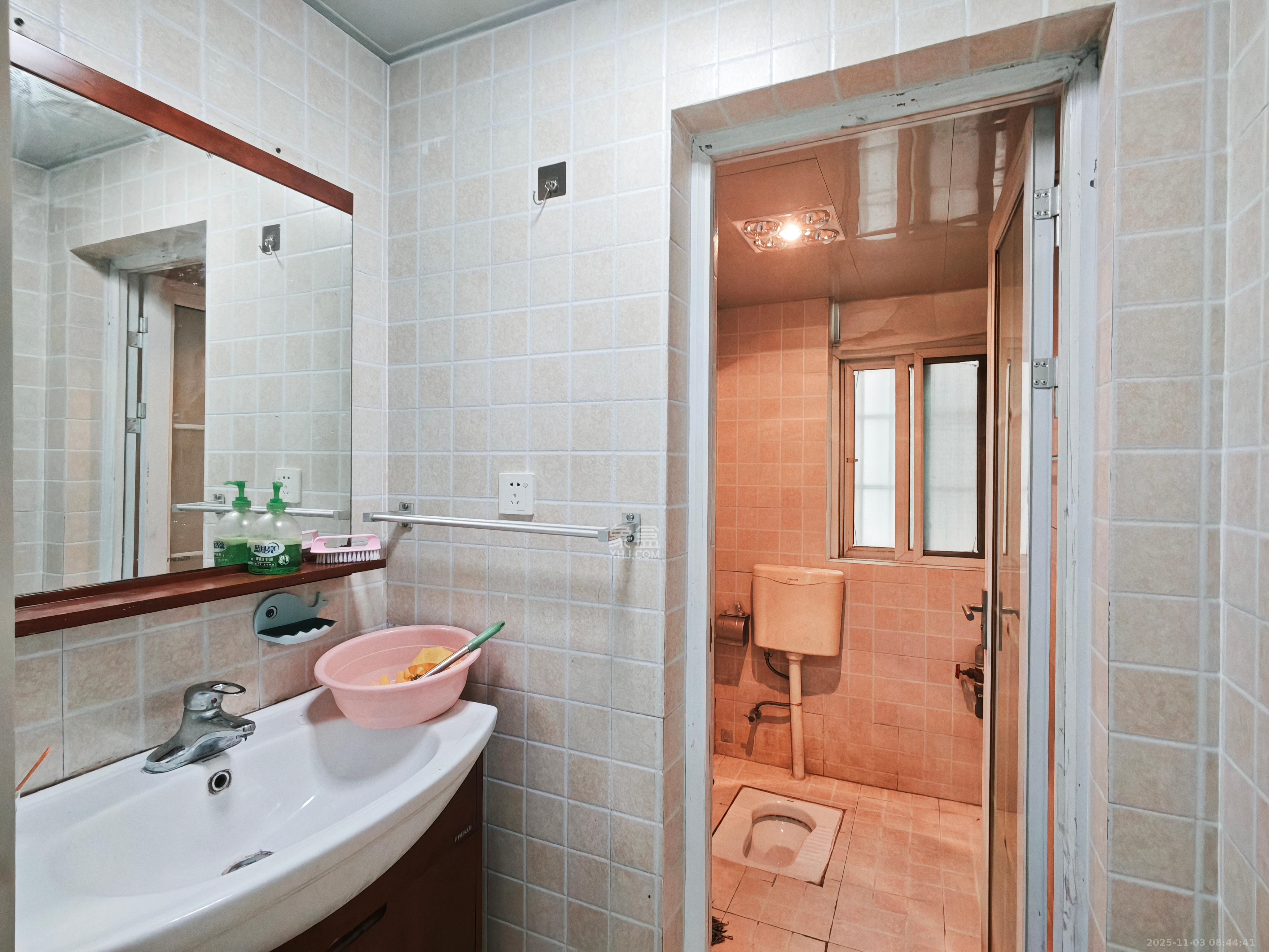 恩瑞麓山名园(龙王港小区)  2室2厅1卫    2300.0元/月 恩瑞麓山名园(龙王港小区)  2室2厅1卫    2300.0元/月室内图