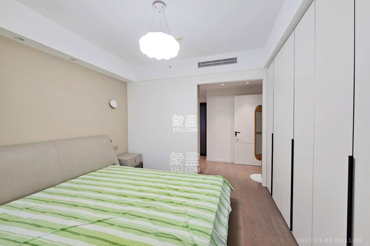 明昇壹城(明昇时代广场)二期 4室2厅3卫 350.0万 明昇壹城(明昇时代广场)二期 4室2厅3卫 350.0万卧室