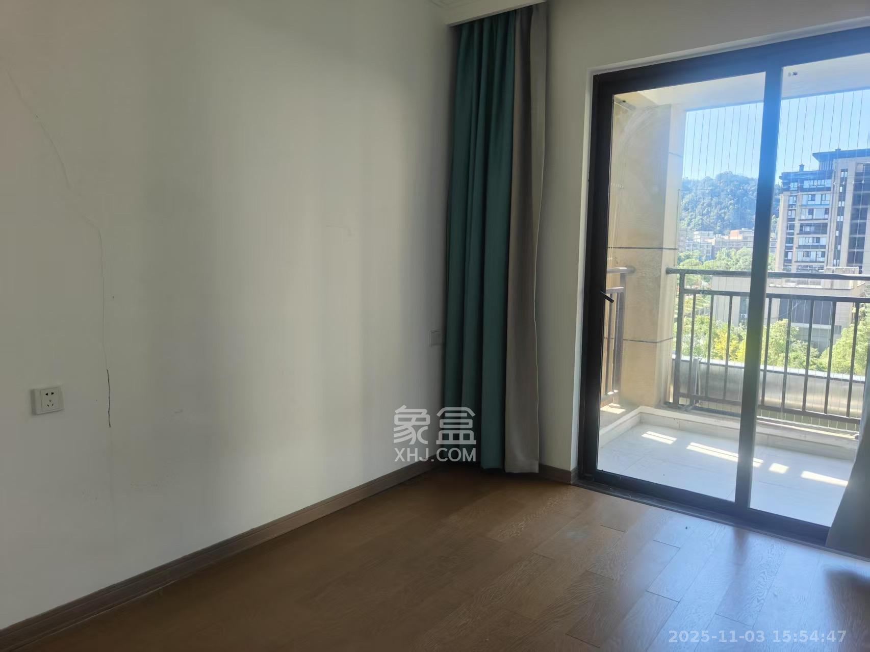 春晖花园  4室2厅2卫    2100.0元/月室内图