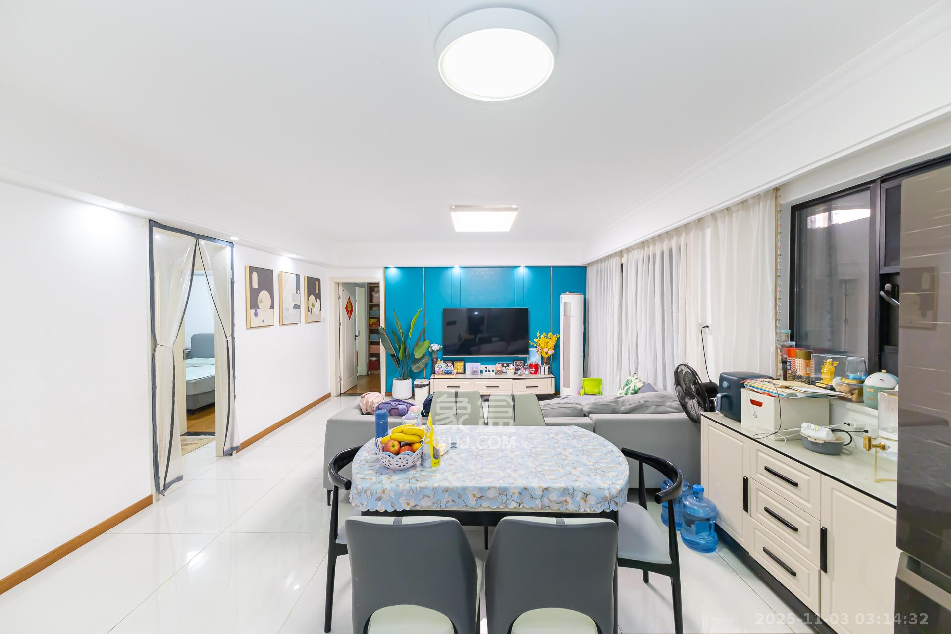 时代倾城三期  3室2厅2卫    95.0万客厅