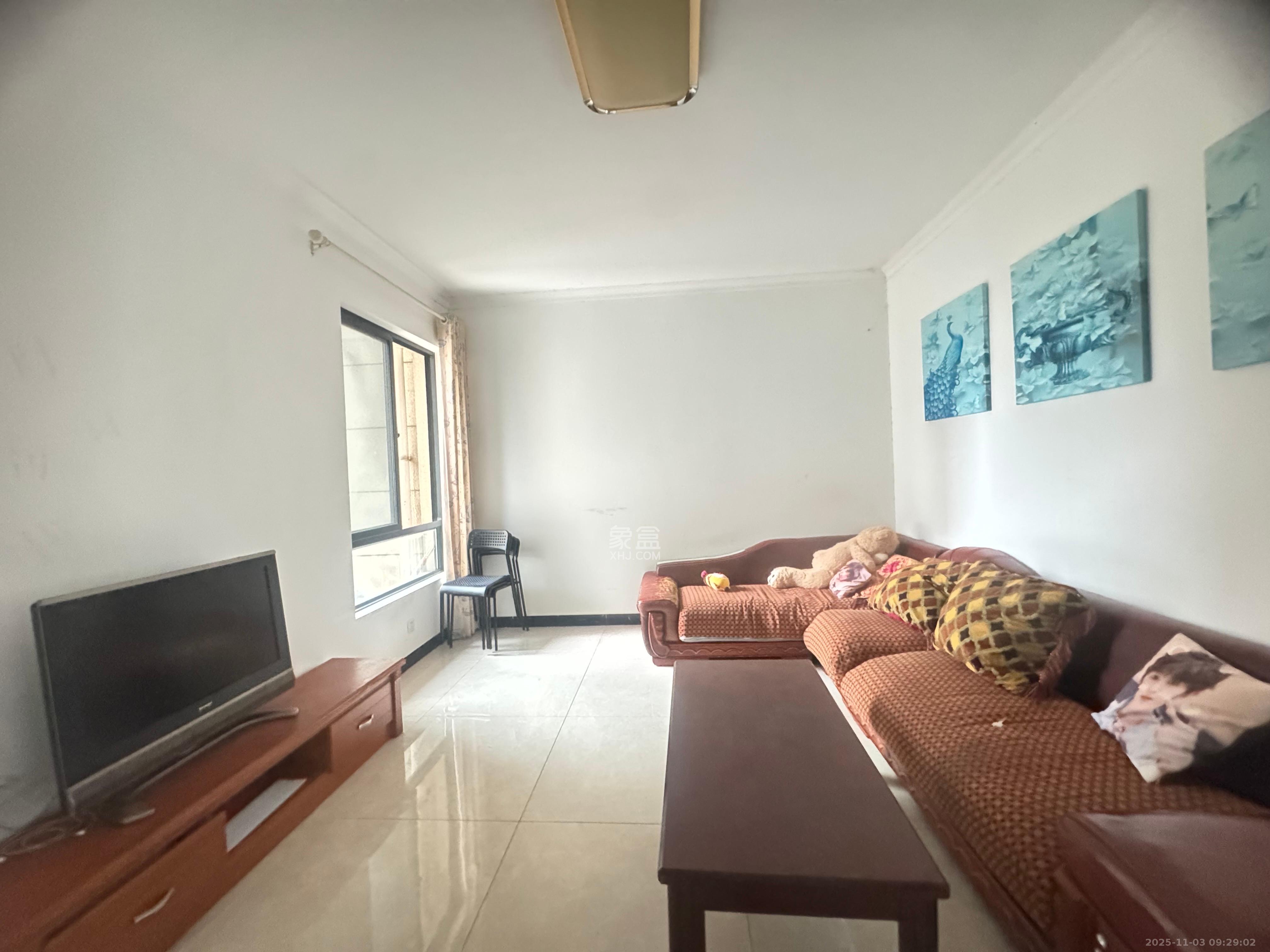 阳光锦城  3室2厅1卫    2500.0元/月