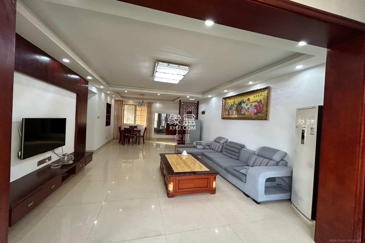 麓谷加州阳光 3室2厅2卫 2600.0元/月 麓谷加州阳光 3室2厅2卫 2600.0元/月室内图