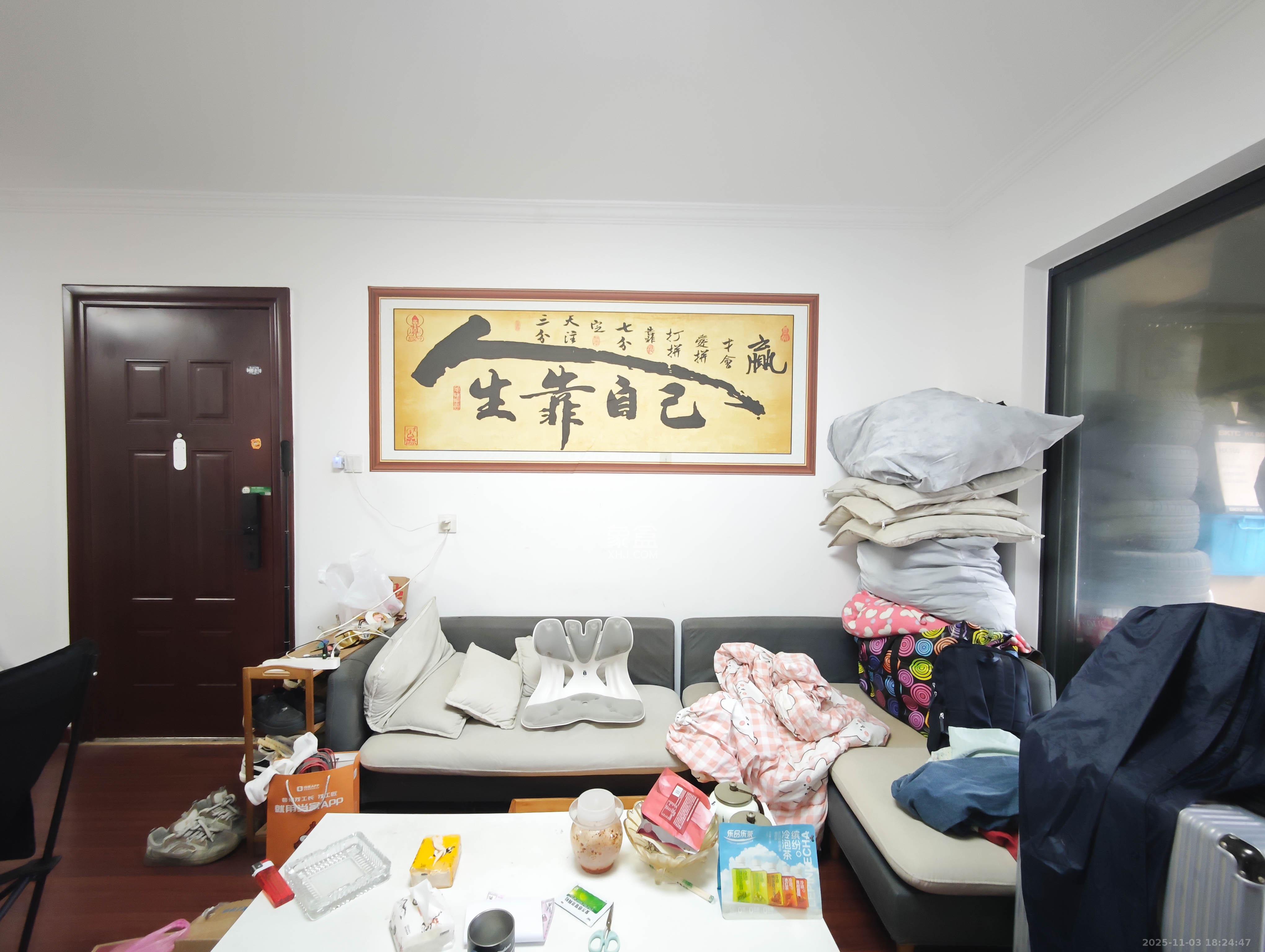 保利城（中航城国际社区、郡原美村）  3室2厅2卫    82.0万客厅