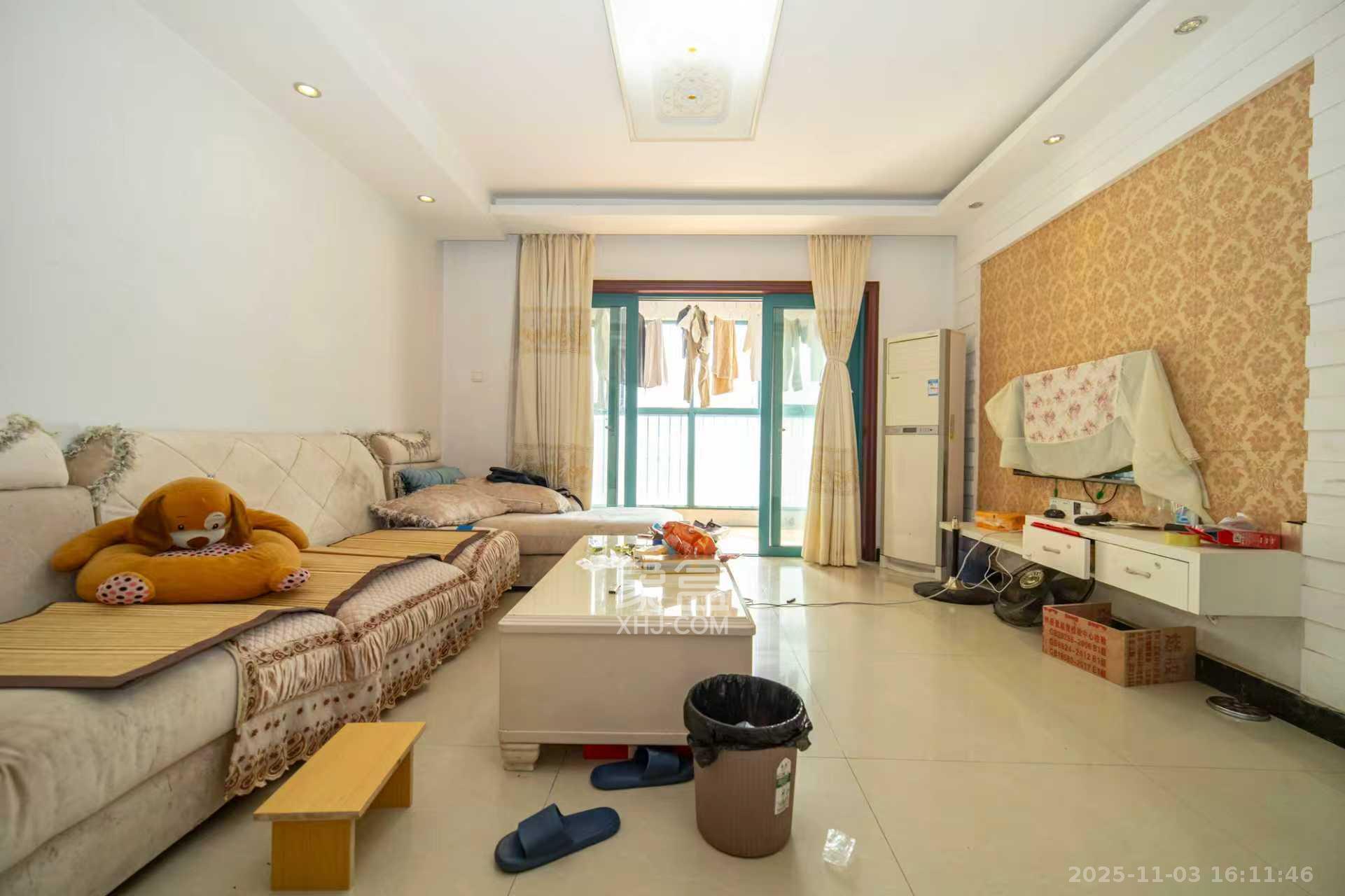 蝴蝶谷 1室2厅1卫 1600.0元/月 蝴蝶谷 1室2厅1卫 1600.0元/月室内图