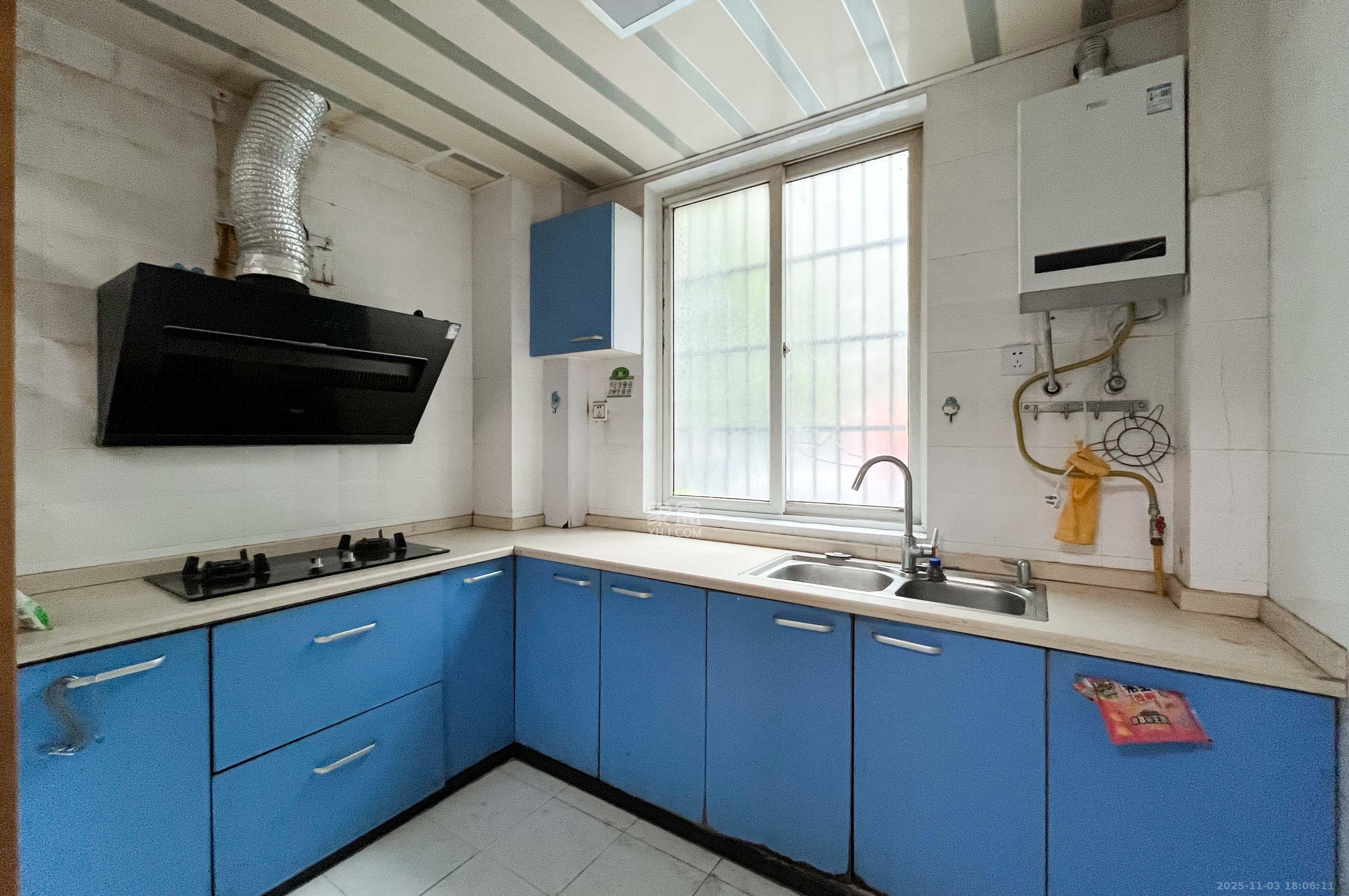 恩瑞麓山名园（龙王港小区）  3室2厅2卫    78.0万厨房