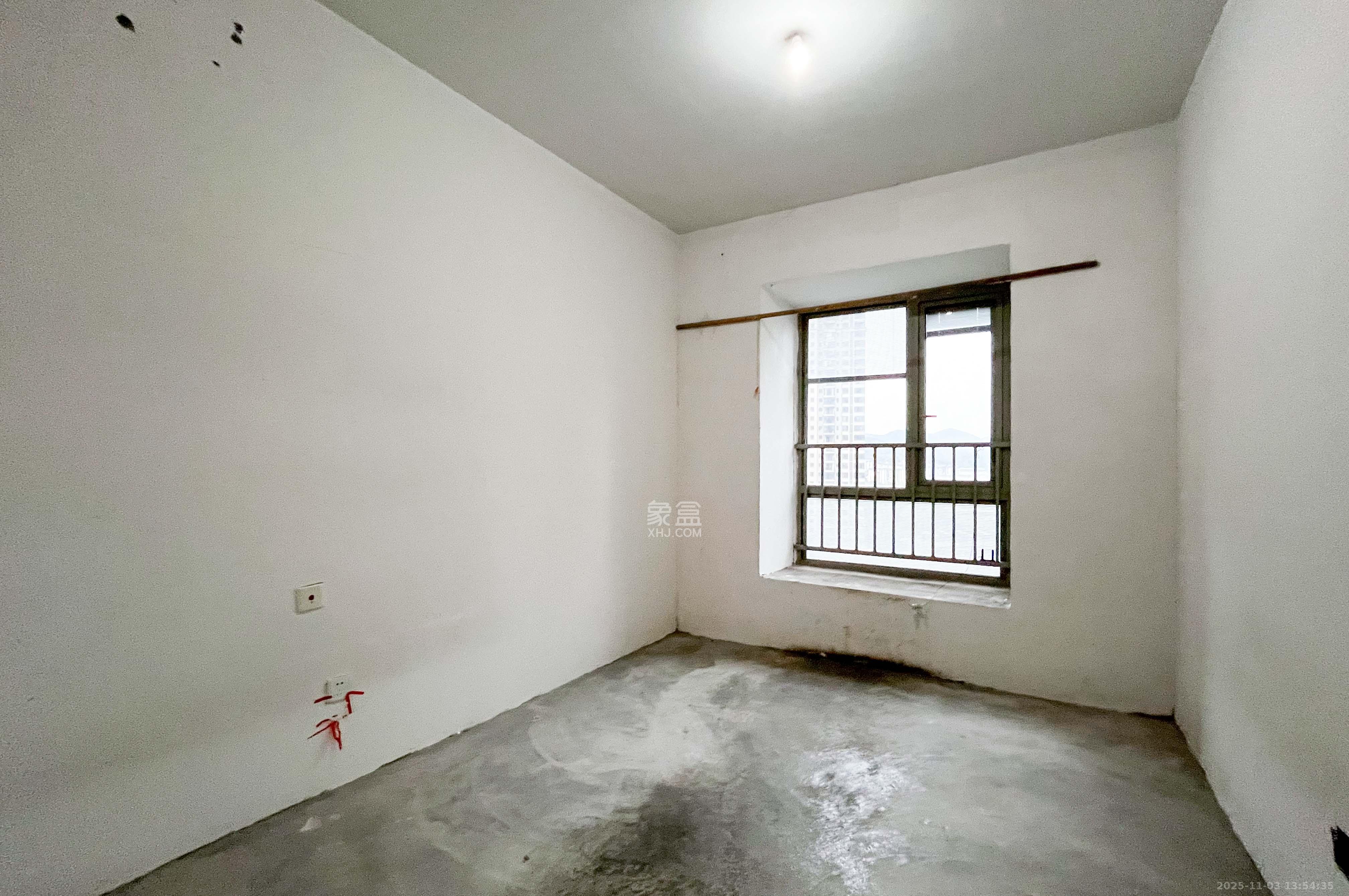 梅溪湖金茂湾  3室2厅2卫    105.0万其他